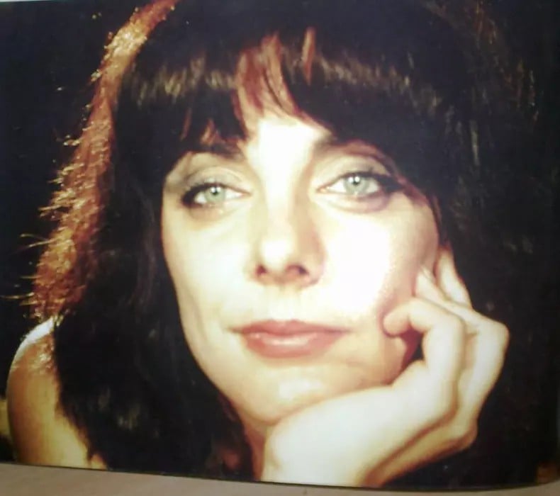 Povestea fabuloasă a lui Carmen Tănase la debutul în teatru. A urcat pe scenă cu fața umflată, dar a dat lovitura. „Numai la emoții nu mă gândeam”