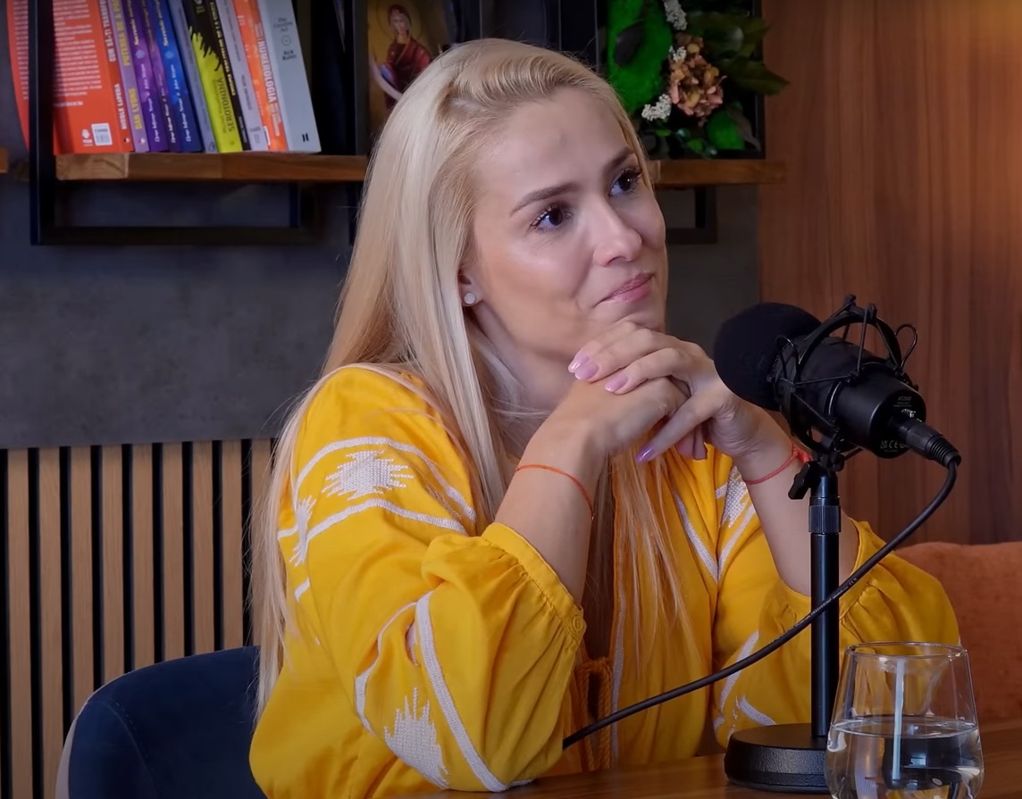 În ce țară s-a mutat Elena după divorțul de CRBL. Fosta soție a artistului a luat-o cu ea și pe Alessia, fiica lor