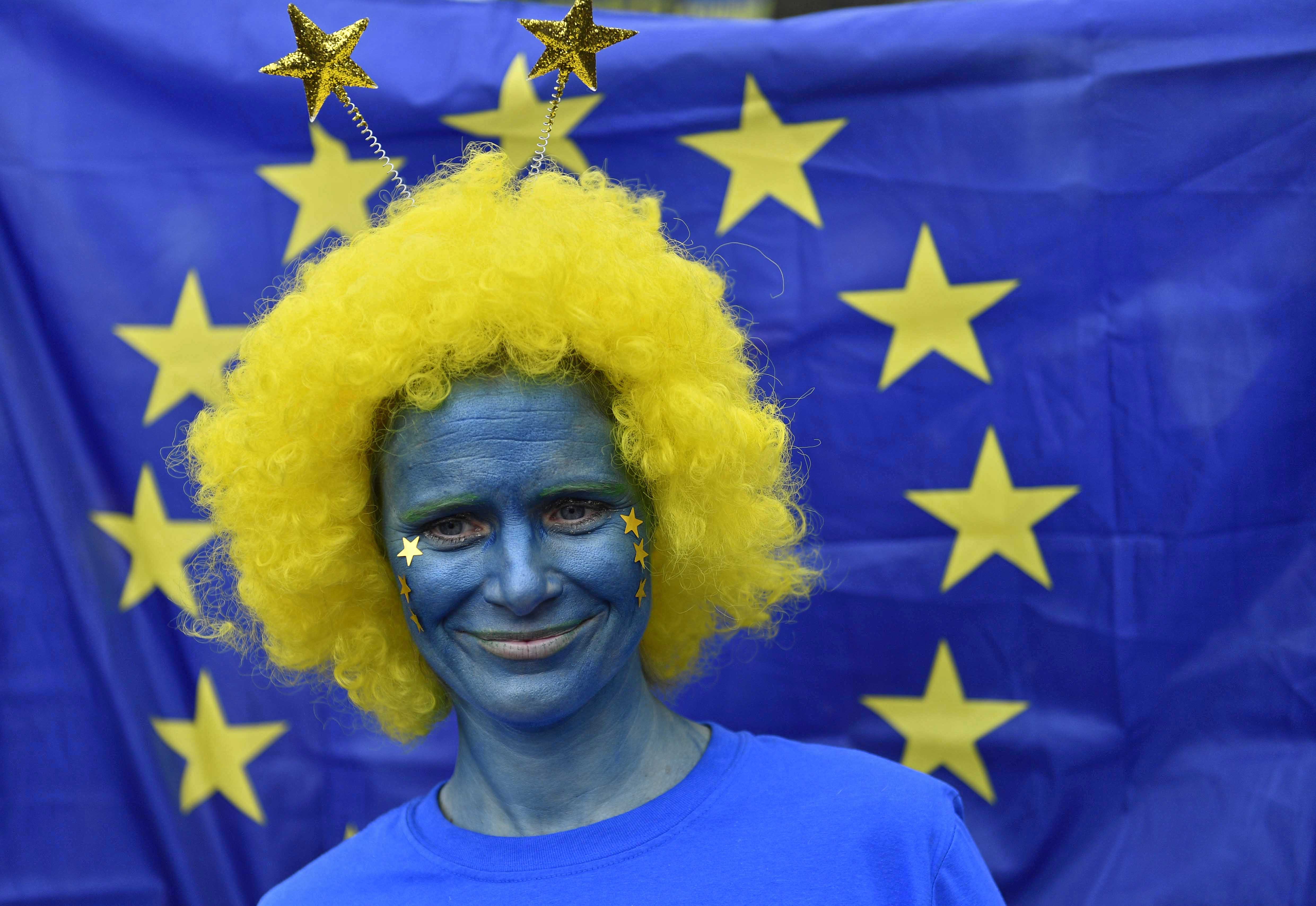 Sute de mii de oameni au protestat la Londra pentru organizarea unui nou referendum pe tema Brexitului (FOTO & VIDEO)