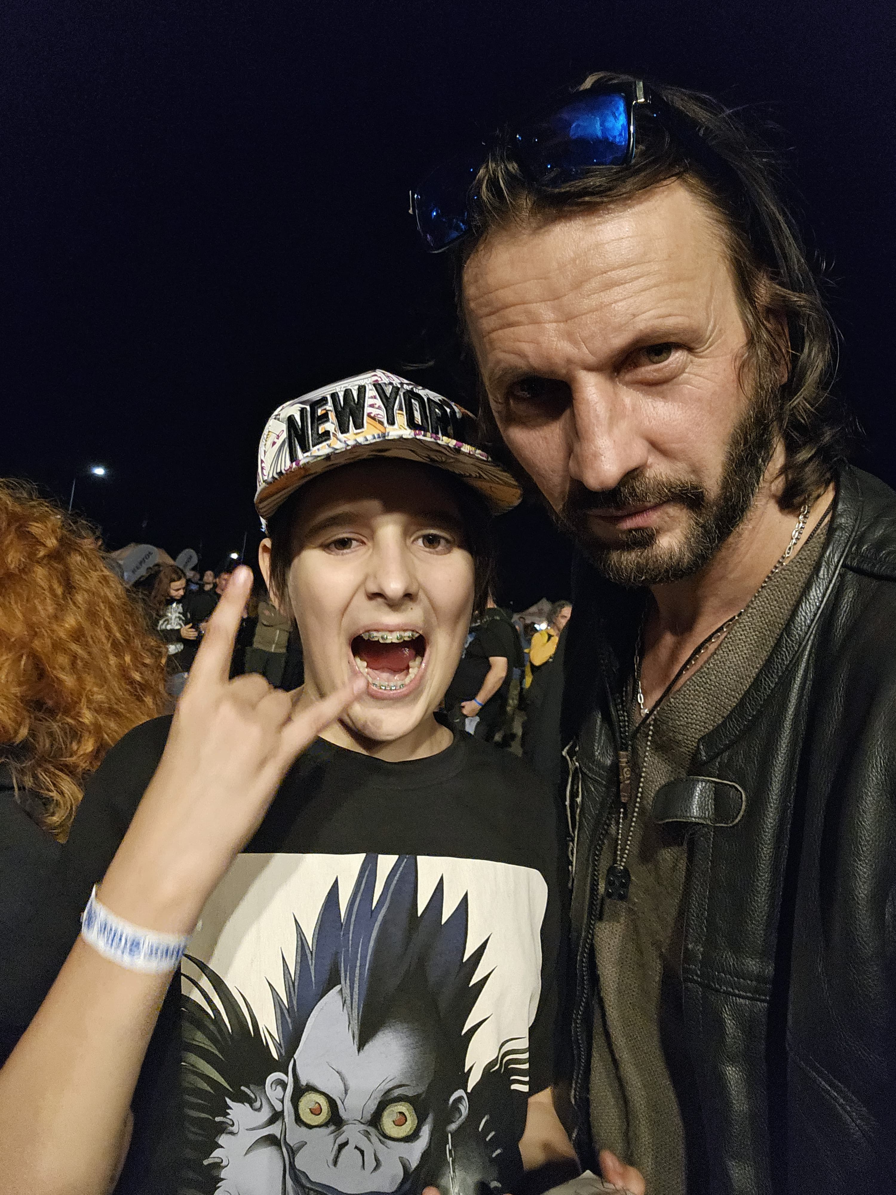 Melodia cântată de oameni când îl văd pe Bogdan Farcaș pe stradă. Actorul e cunoscut de toată țara drept Ciomag din „Clanul”