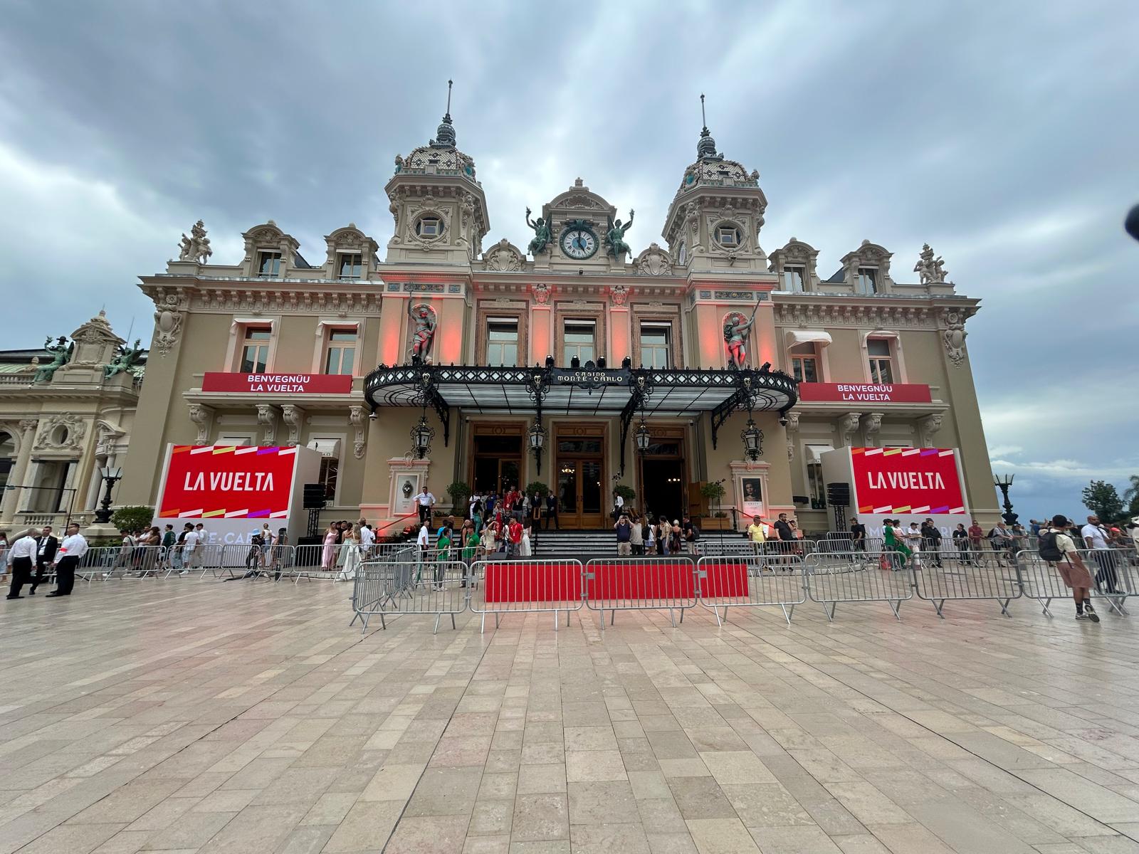 Echipele și-au blindat camioanele în care țin biciclete de 200.000 de euro, din cauza hoților români și bulgari: „Bande organizate au dat multe lovituri”. Reportaj în Port Hercule din Monte Carlo, înaintea startului La Vuelta 2026