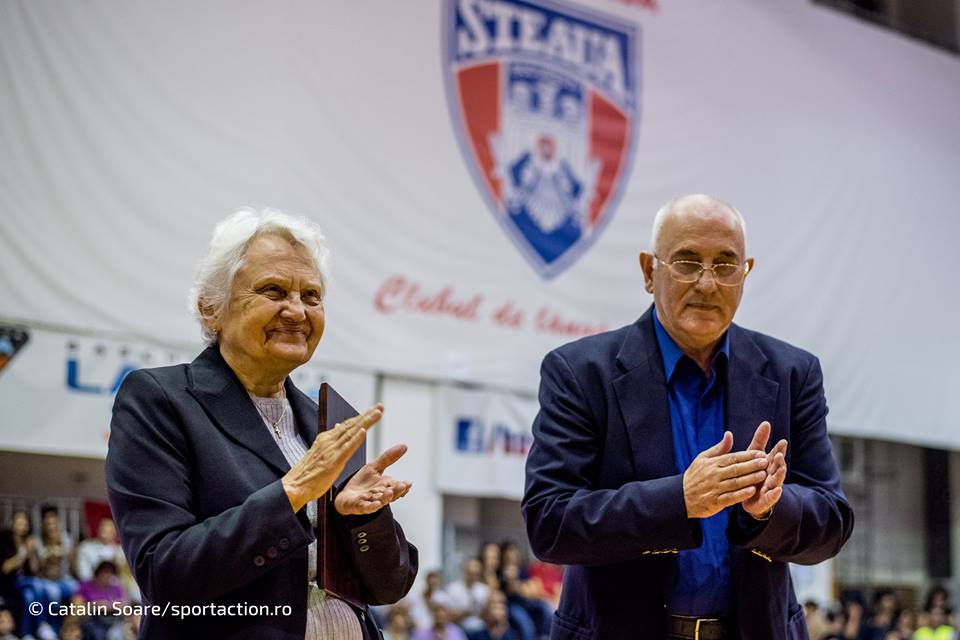 Momente emoționante: Andrei Folbert, inclus în Hall of Fame-ul Stelei. Premiul a fost ridicat de soția Ileana