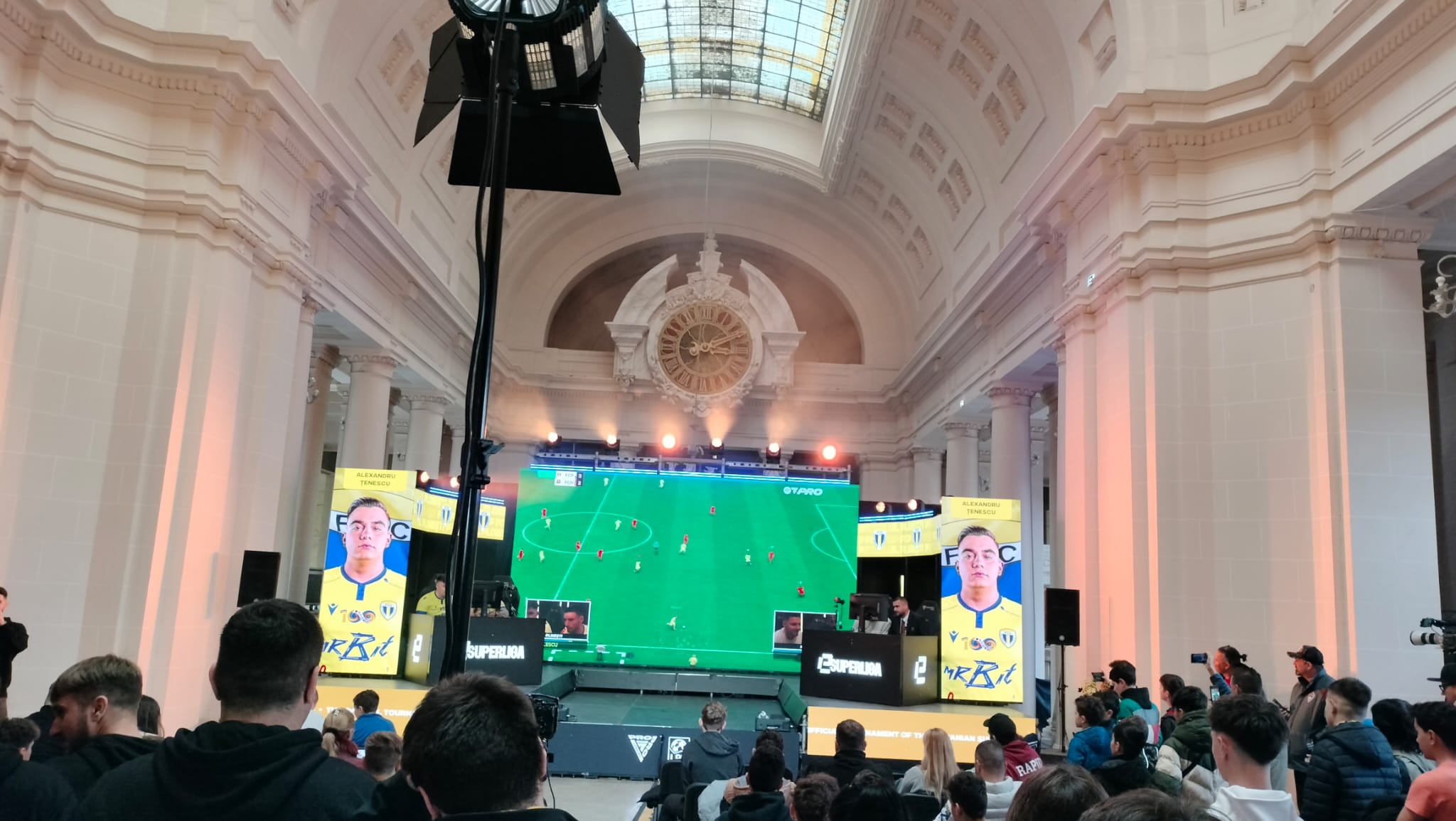 Etapa a 13-a din eSuperliga, campionatul național de FC 25, găzduită de Palatul Culturii din Ploiești. Petrolul a învins FCSB, Craiova a trecut de liderul Rapid