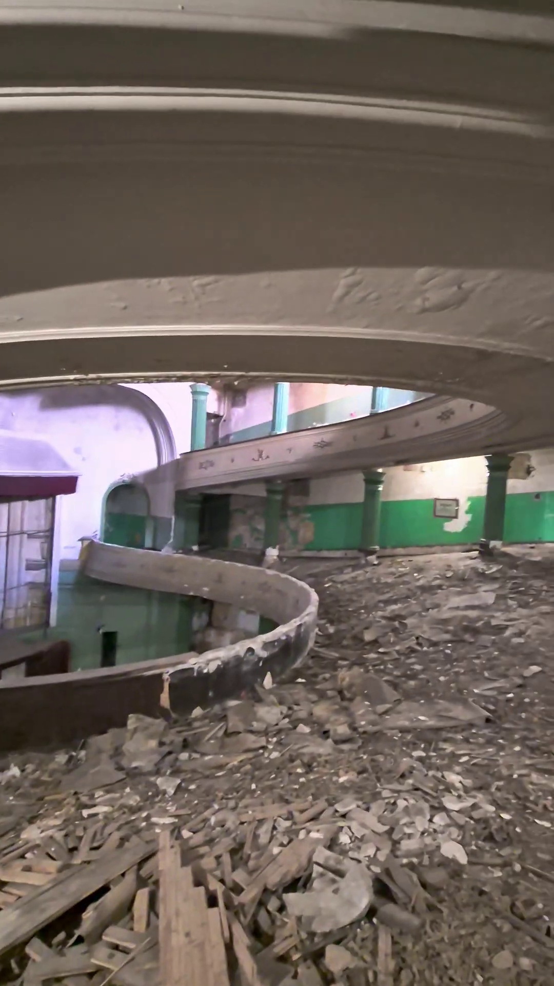 Cinematograful București se vinde pentru suma de 4,9 milioane de euro. Imagini în premieră din interior