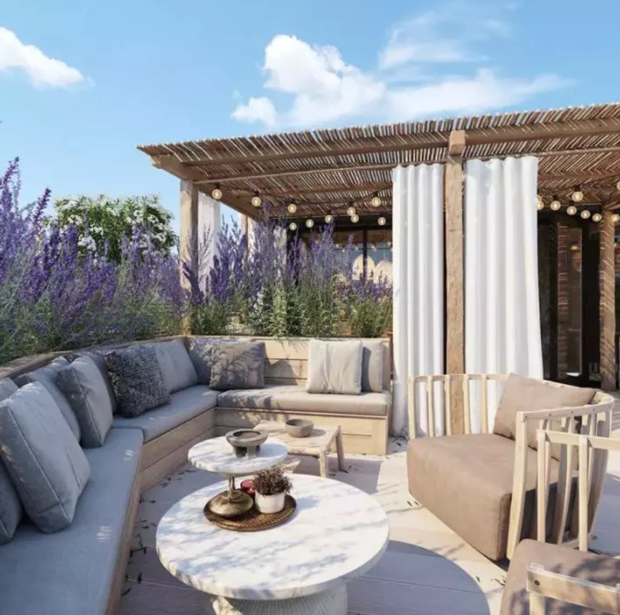 Imagini cu apartamentul în care locuiesc Carmen Grebenișan și Alex Militaru. Deși a investit o avere, vedeta se mută din penthouse-ul din București