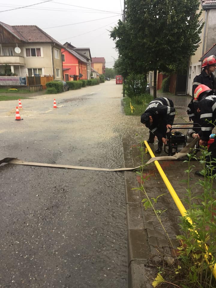 Inundaţiile au produs pagube în patru localităţi din Bistriţa-Năsăud, inclusiv în orașul Bistrița