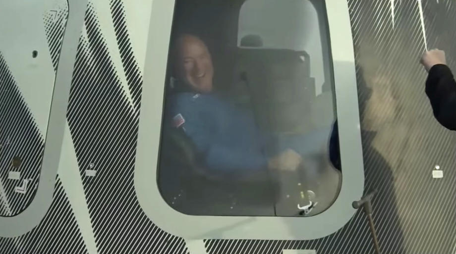 Imagini de la lansarea în spațiu a rachetei miliardarului Jeff Bezos