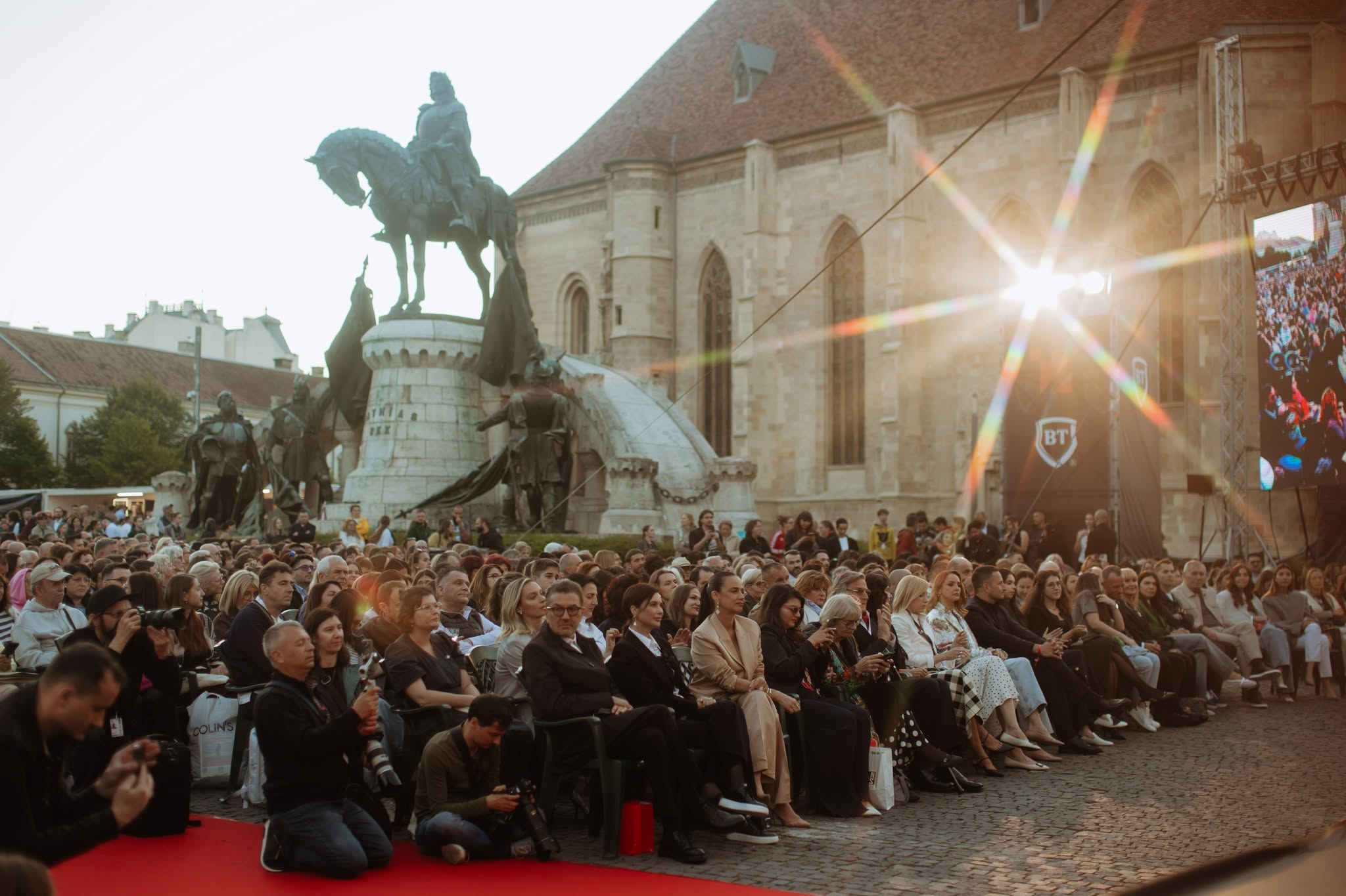 Vedete pe covorul roșu la TIFF 2026. Florin Piersic a sărutat-o pe frunte pe Nadia Comăneci în fața tuturor celor prezenți