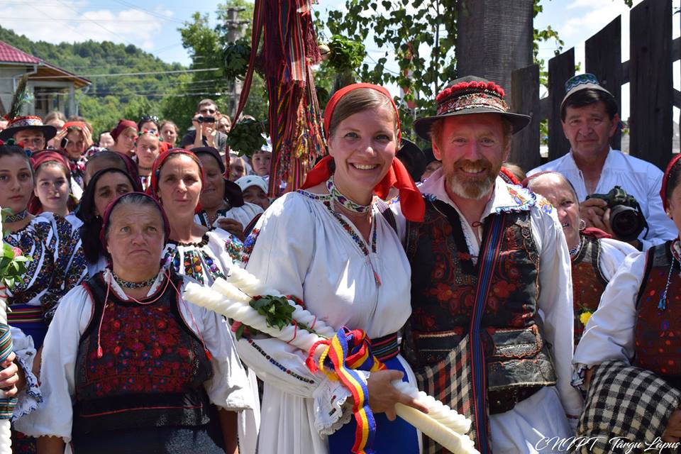 Irlandezul care iubește nunta tradițională din Maramureș. Peter Hurley încurajează datinile străbune printr-un proiect cultural
