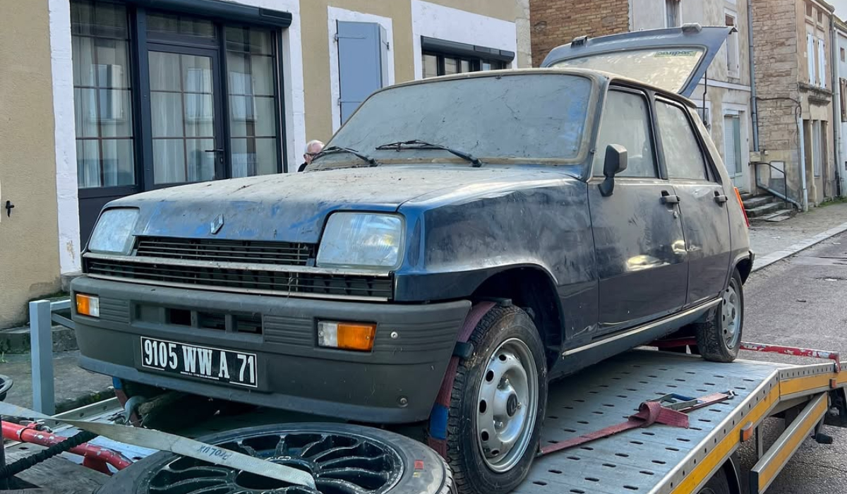 Un Renault 5 fabricat în 1982 tocmai a fost vândut cu 47.000 de euro. Detaliul care a crescut prețul de peste 6 ori față de cel cu care a fost achiziționat acum 44 de ani