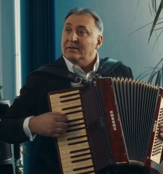 Olimpia Melinte și Vali Vijelie, în distribuția filmului „Băieți deștepți”. Cum s-a descurcat interpretul pe platourile de filmare. „A venit foarte emoționat”