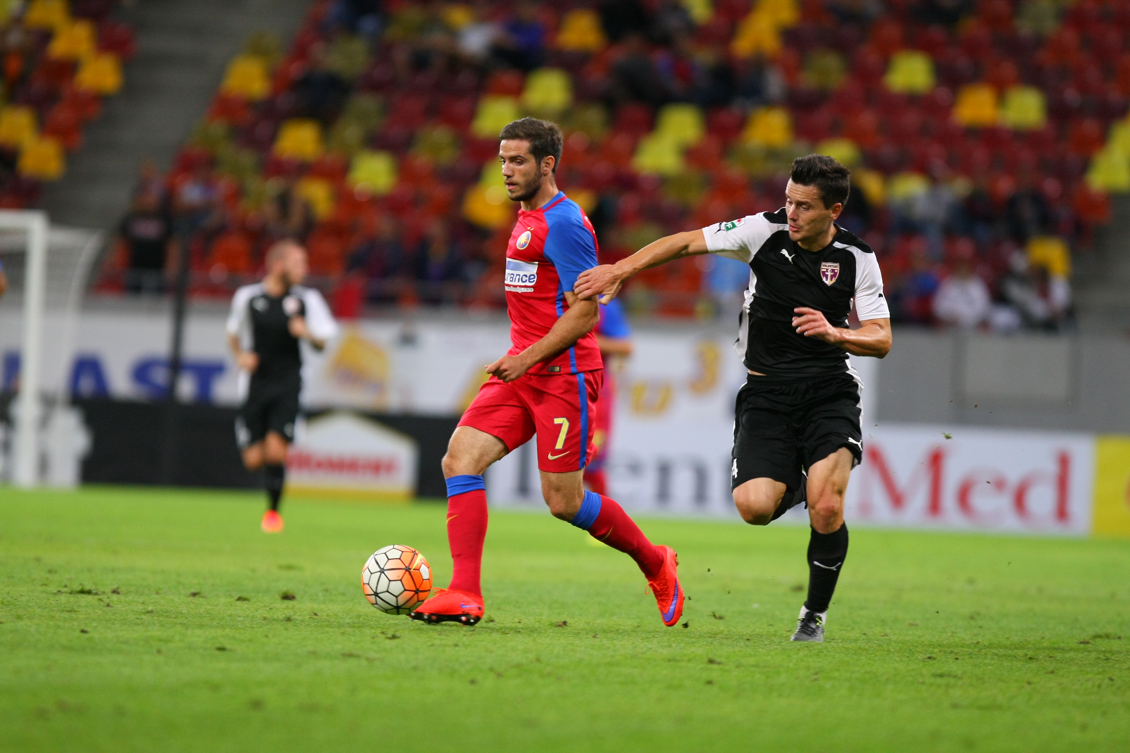 Liga I: Steaua - FC Voluntari 3-1. ^Hamroun, Chipciu și Stanciu l-au ridicat de pe bancă pe Rădoi, antrenorul fără licență al campioanei. Odată cu el, și pe ”principalul”-marionetă Țiți Dumitriu / GALERIE FOTO