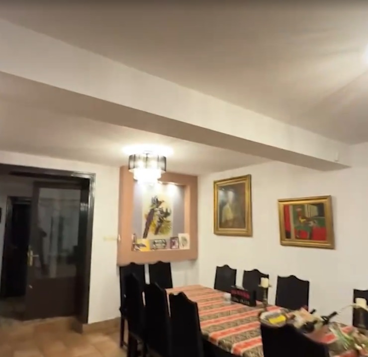 Imagini din casa în care locuiește Serghei Mizil în Snagov. Vila de lux e pe malul lacului și e estimată la aproape un milion de euro