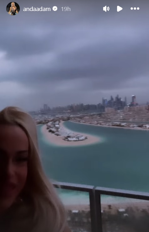 Anda Adam, prinsă de furtună în Dubai. A arătat imagini cu străzile inundate și copacii căzuți, iar apoi a mers la o plajă de lux