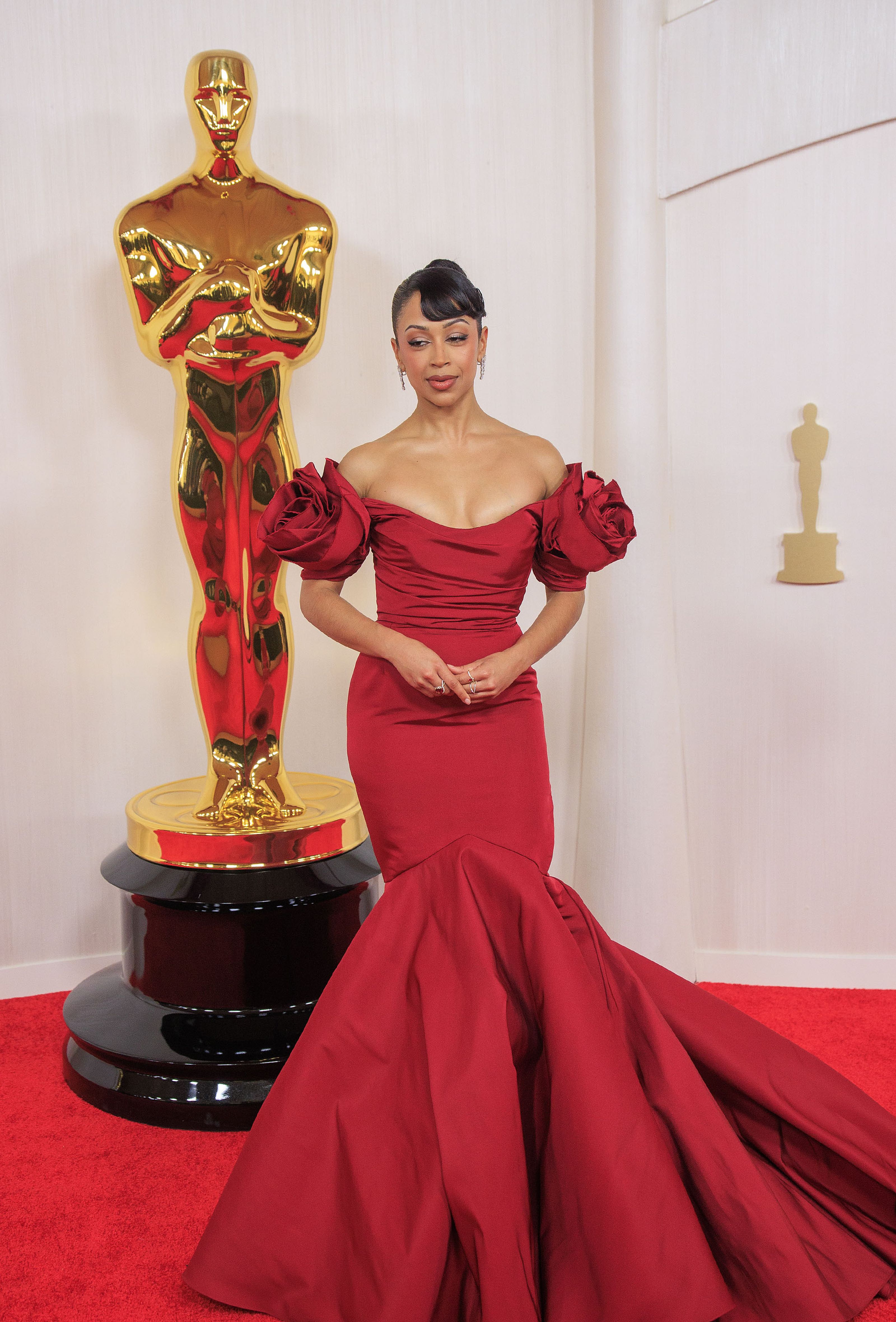 Vedete pe covorul roșu la Premiile Oscar 2024. Ce ținute au ales celebritățile