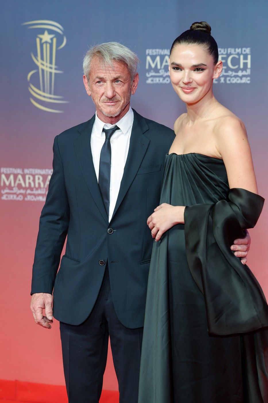 Sean Penn, prima apariție oficială alături de iubita Valeria Nicov. Ea are 30 de ani, iar actorul a împlinit 64 în luna august