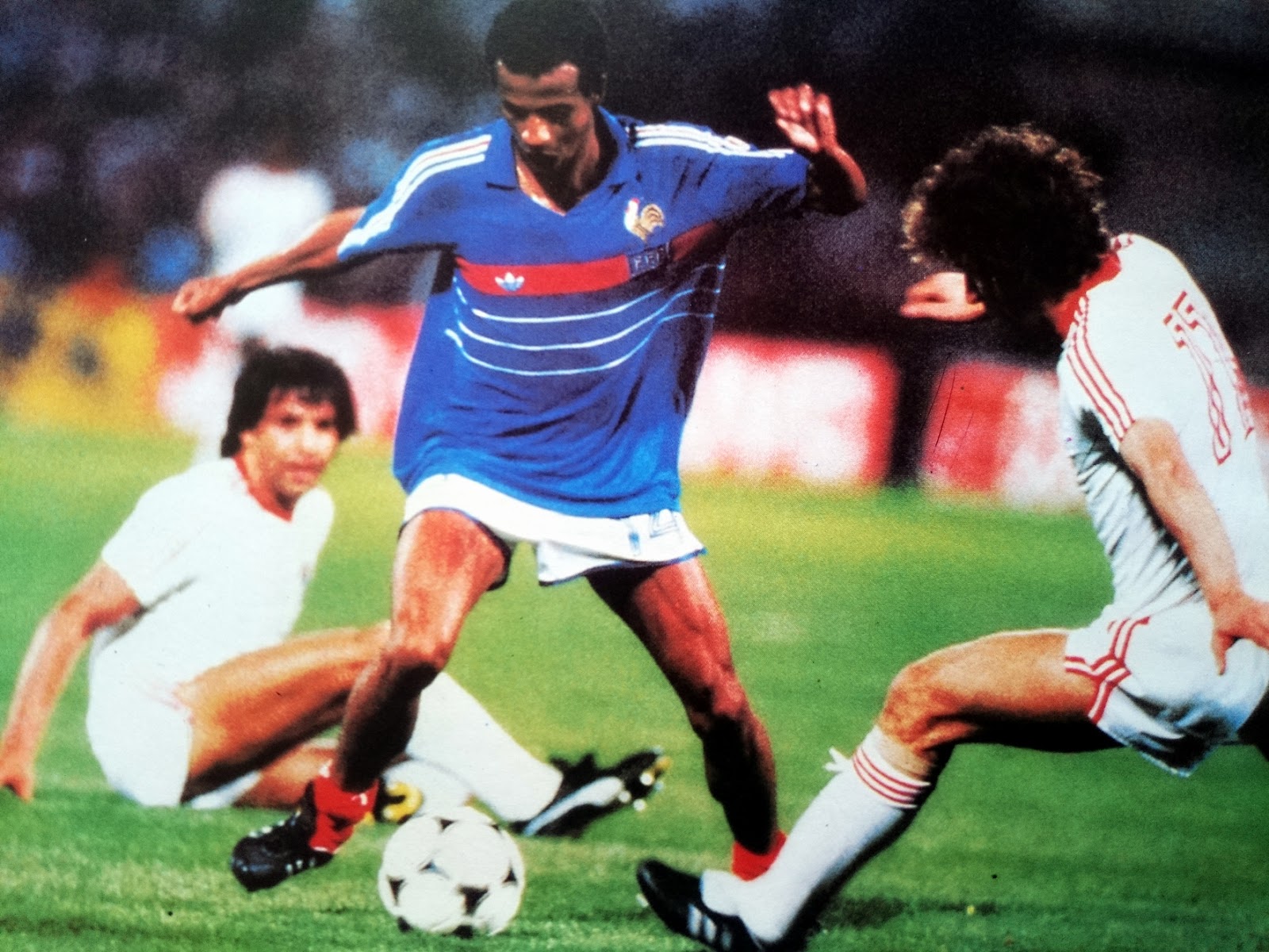 Acasă la Jean Tigana, fostul mare internațional francez care s-a retras din fotbal ca să facă vin în podgoria sa din Cassis. Ce a spus despre meciurile epice ale Craiovei cu Bordeaux