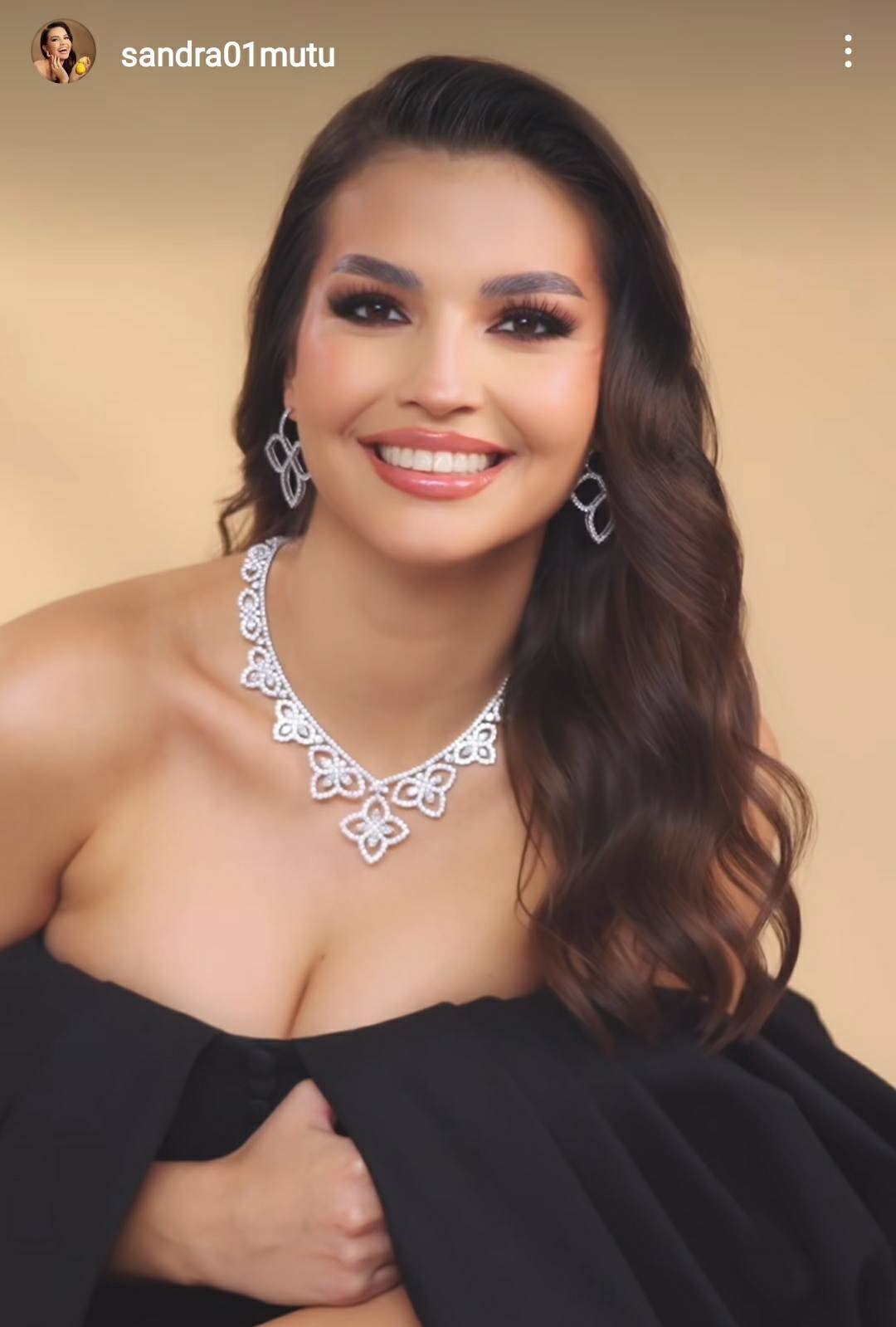Cu ce se ocupă Sandra Mutu. În vârstă de 30 de ani, soția lui Adrian Mutu n-a renunțat la meseria ei din adolescență