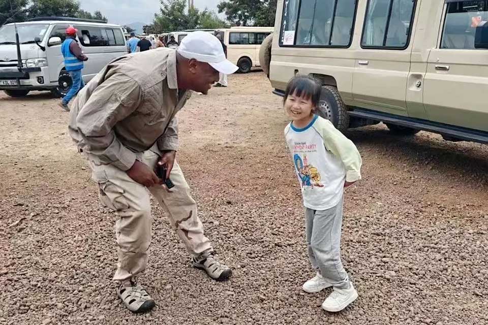 Chinese-Tourist-in-Kenya
