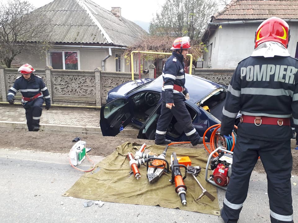 Doi frați, implicați într-un accident înfiorător pe DN7, în județul Hunedoara. Unul dintre ei a murit. Imagini înfiorătoare de la fața locului / FOTO&VIDEO