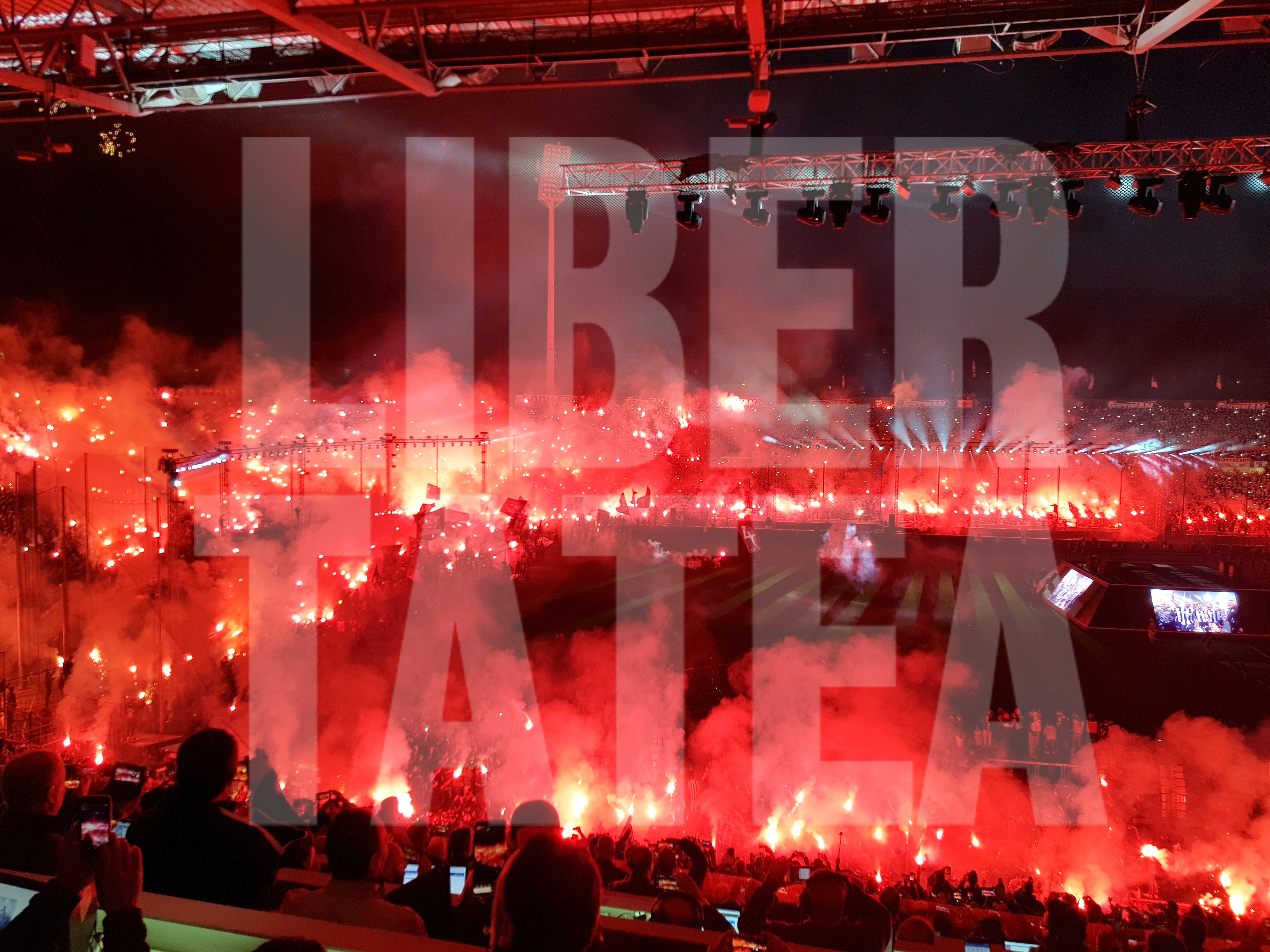 VIDEO/ Răzvan Lucescu a rescris legendele Olimpului! S-a prins în hora bucuriei cu suporterii după ce PAOK a câștigat primul titlu după 34 de ani!