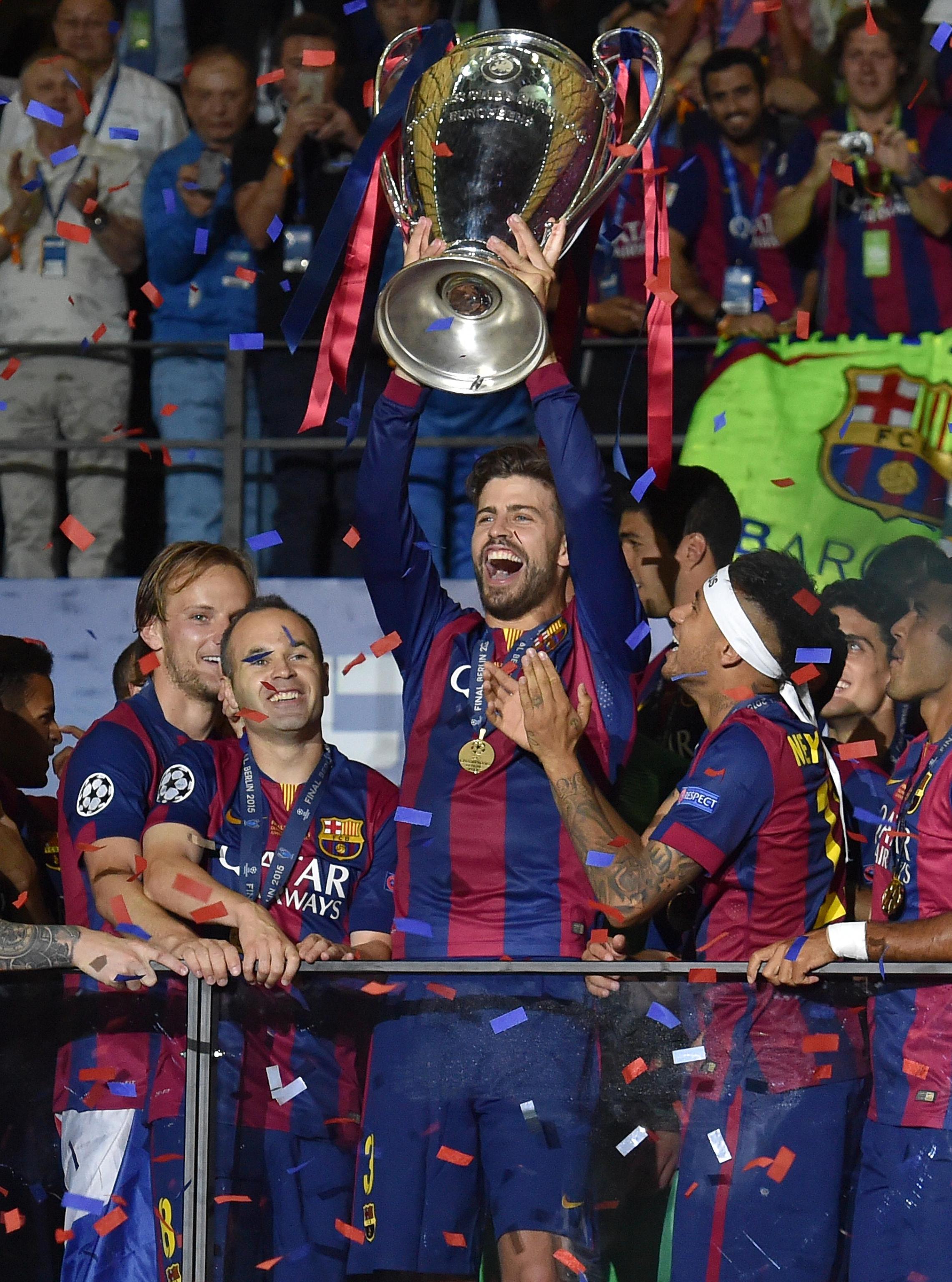 PETRECEREA CAMPIONILOR. ^Gerard Pique și Shakira s-au cherchelit de fericire, la petrecerea organizată de Barcelona în cinstea câștigării UCL / FOTO&VIDEO