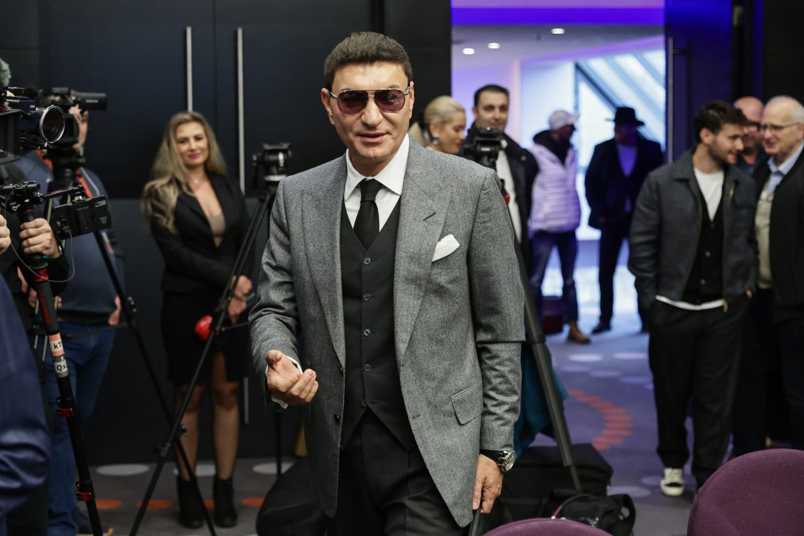 Cristi Borcea, apariție fabuloasă la evenimentul de lansare a candidaturii lui Gigi Nețoiu, pentru Primăria Capitalei. A purtat un ceas de peste 100.000 de euro