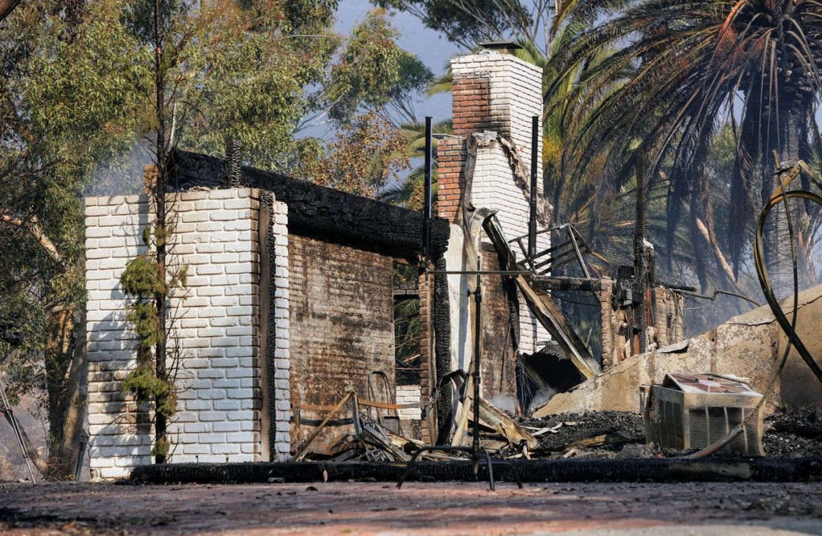 Incendiu de proporții în Malibu. Dick Van Dyke şi Cher, printre miile de persoane evacuate din calea flăcărilor | VIDEO 