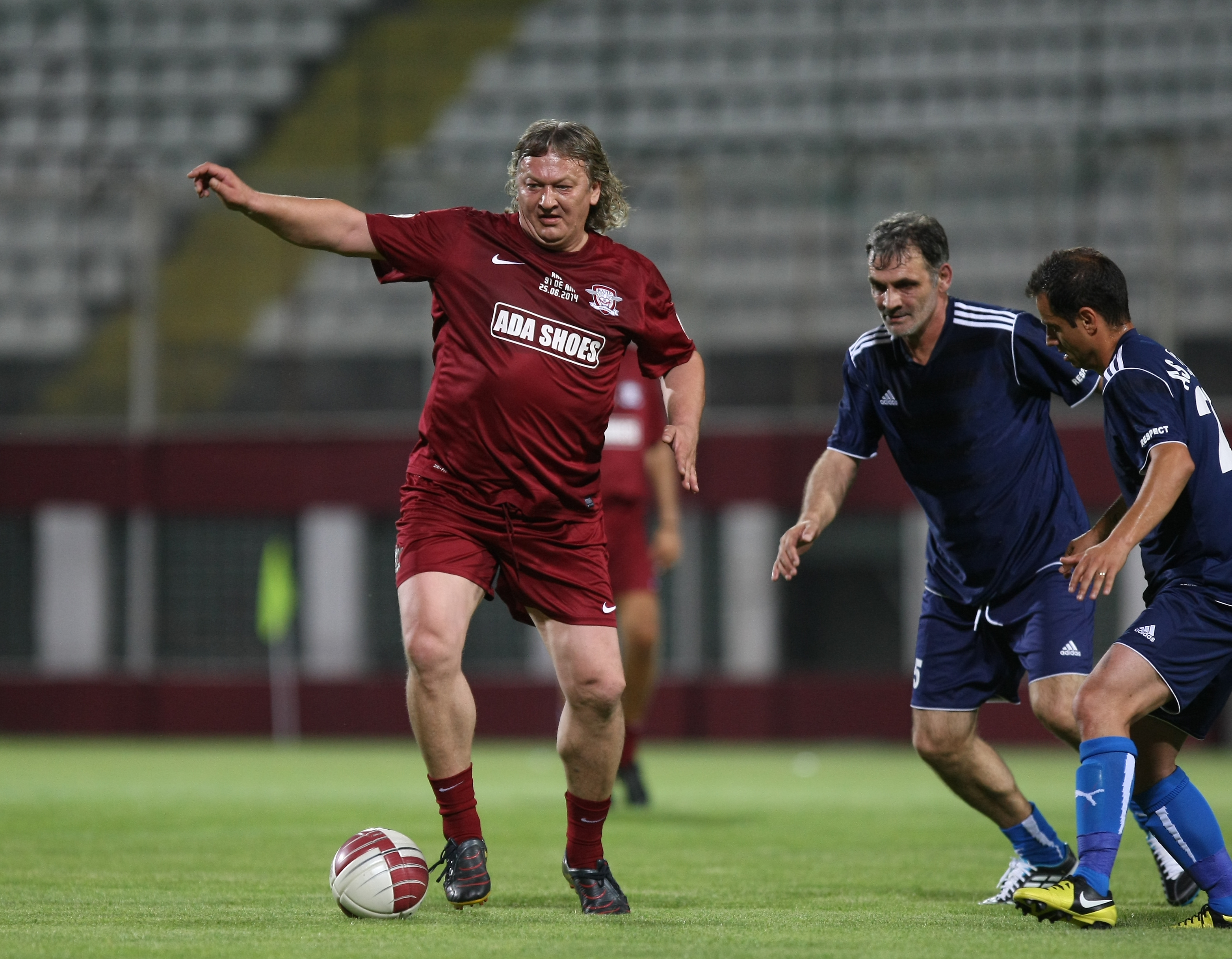 Lupu, fotbalistul pe care Lucescu îl considera mai talentat decât Hagi, este în stare gravă, în spital. ^A avut o viață ca-n filme, cu rol de băiat rău! / VIDEO