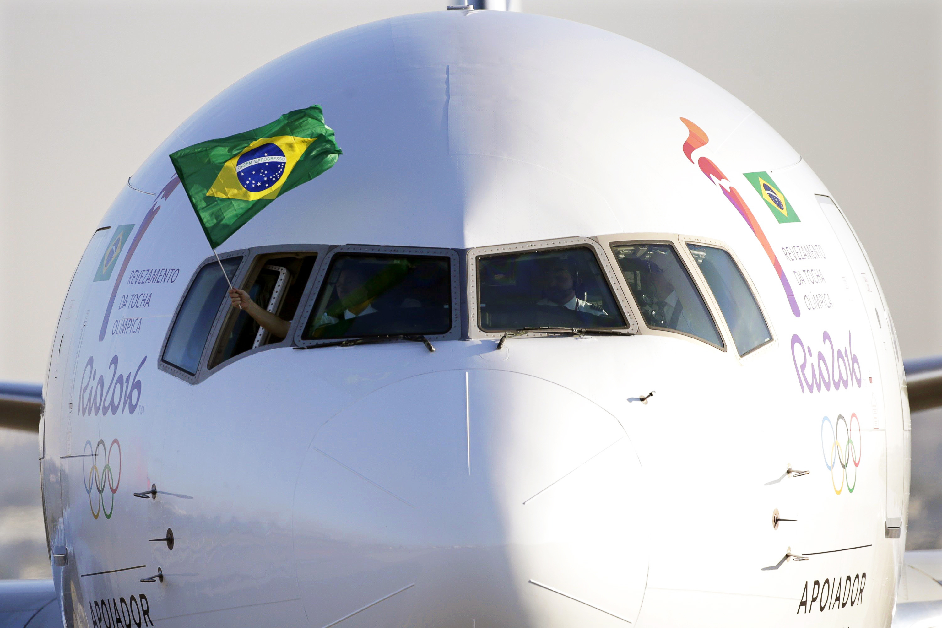 Flacăra olimpică a ajuns la Rio de Janeiro