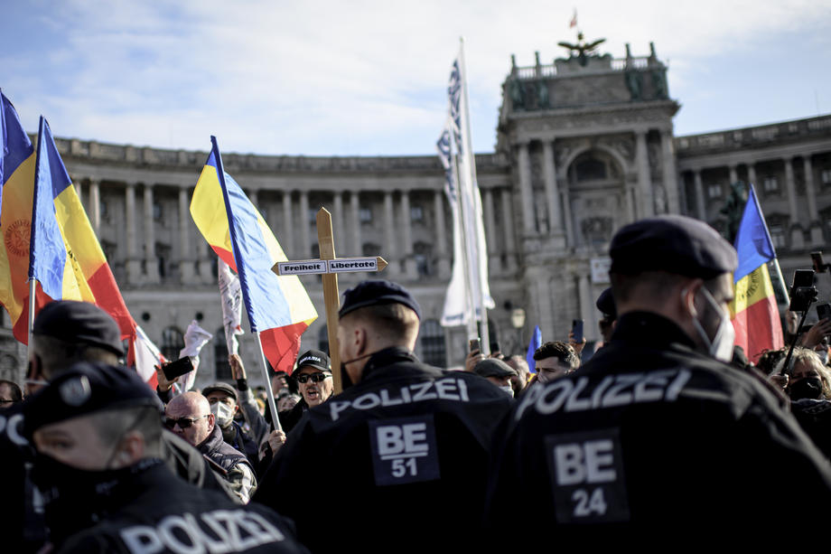 Proteste de amploare la Viena, împotriva carantinei și vaccinării obligatorii