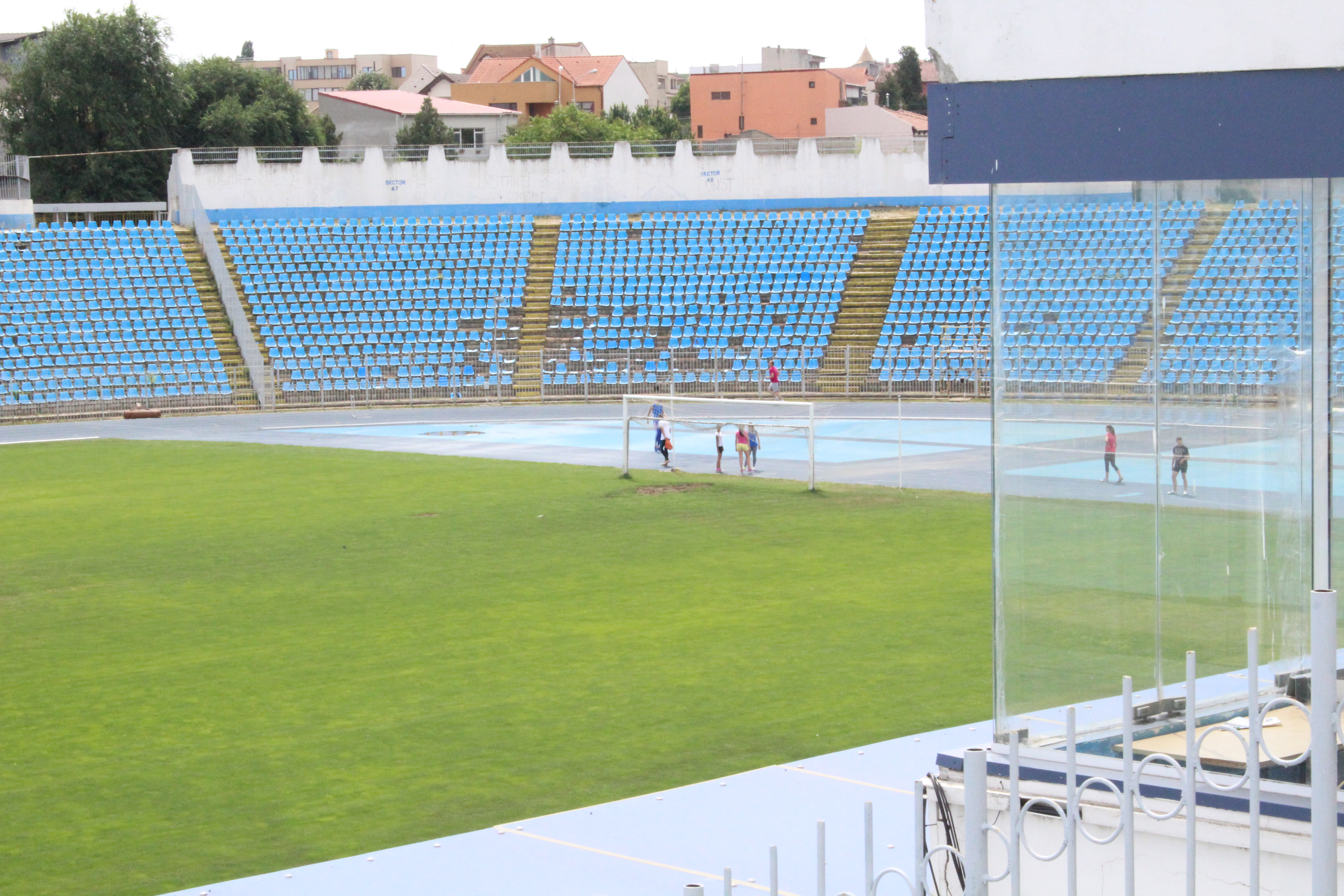 Supercupa de pe 8 iulie, pe un stadion ca după bombardament / FOTO