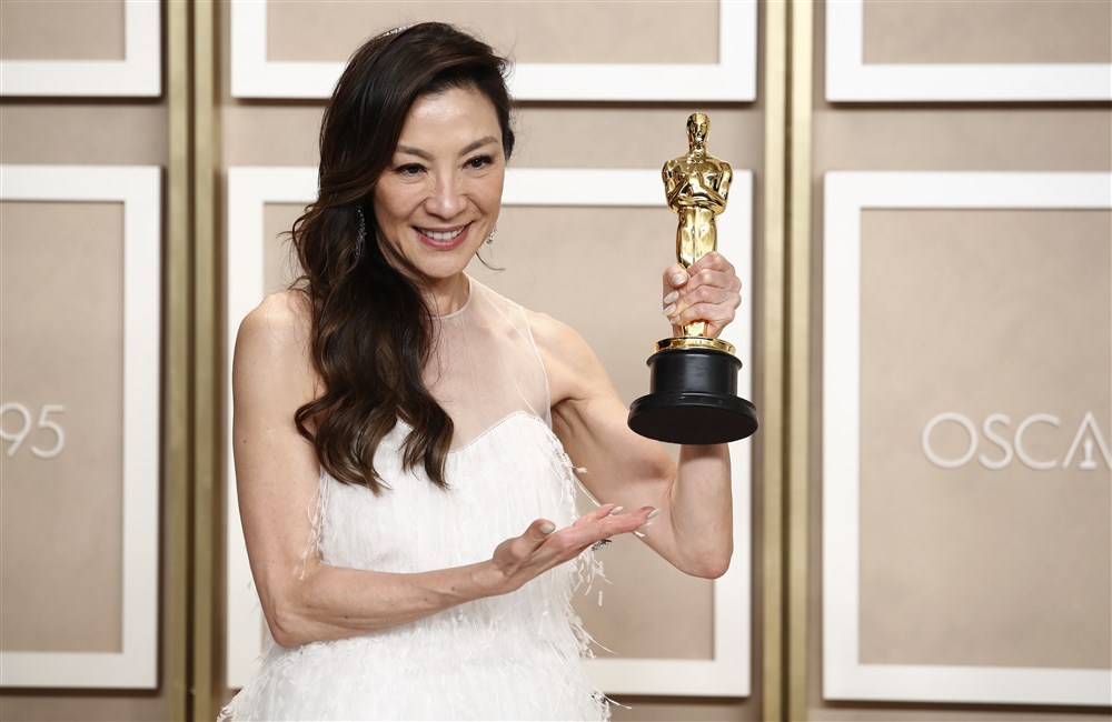 Codin Maticiuc se laudă că a închiriat aceeași locuință din Los Angeles ca actrița Michelle Yeoh, laureată cu Oscar în 2023