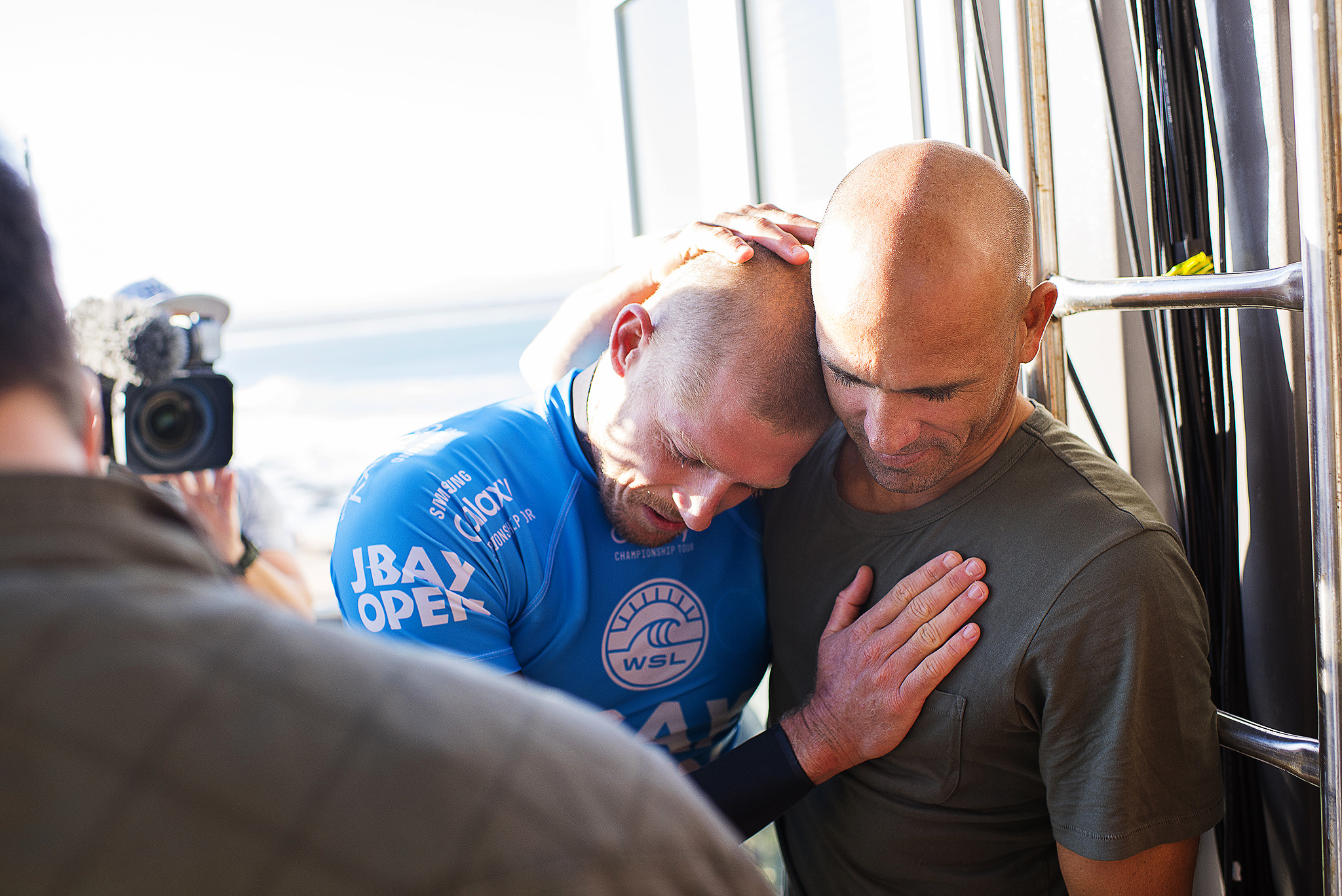 Un campion mondial la surf a fost atacat de un rechin | GALERIE FOTO & VIDEO