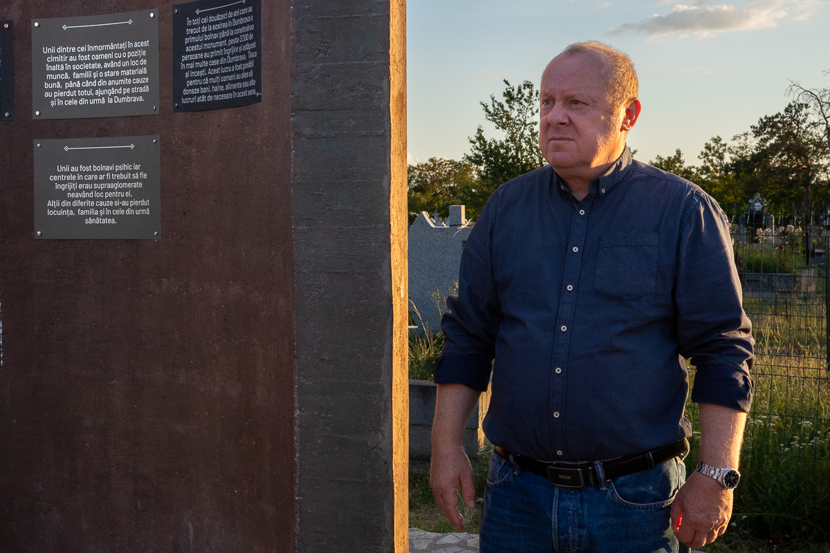 Cimitirul cu necunoscuți din Dumbrava. Viorel Pașca: „Toată lumea, indiferent de religie, are cruce la fel. Ca să nu se supere niciunul”