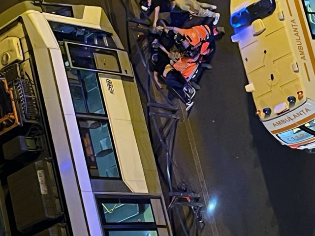 Un bărbat care circula cu trotineta, lovit de tramvai în zona Ștefan cel Mare. Martor: „Mergea șmecherește pe șine”