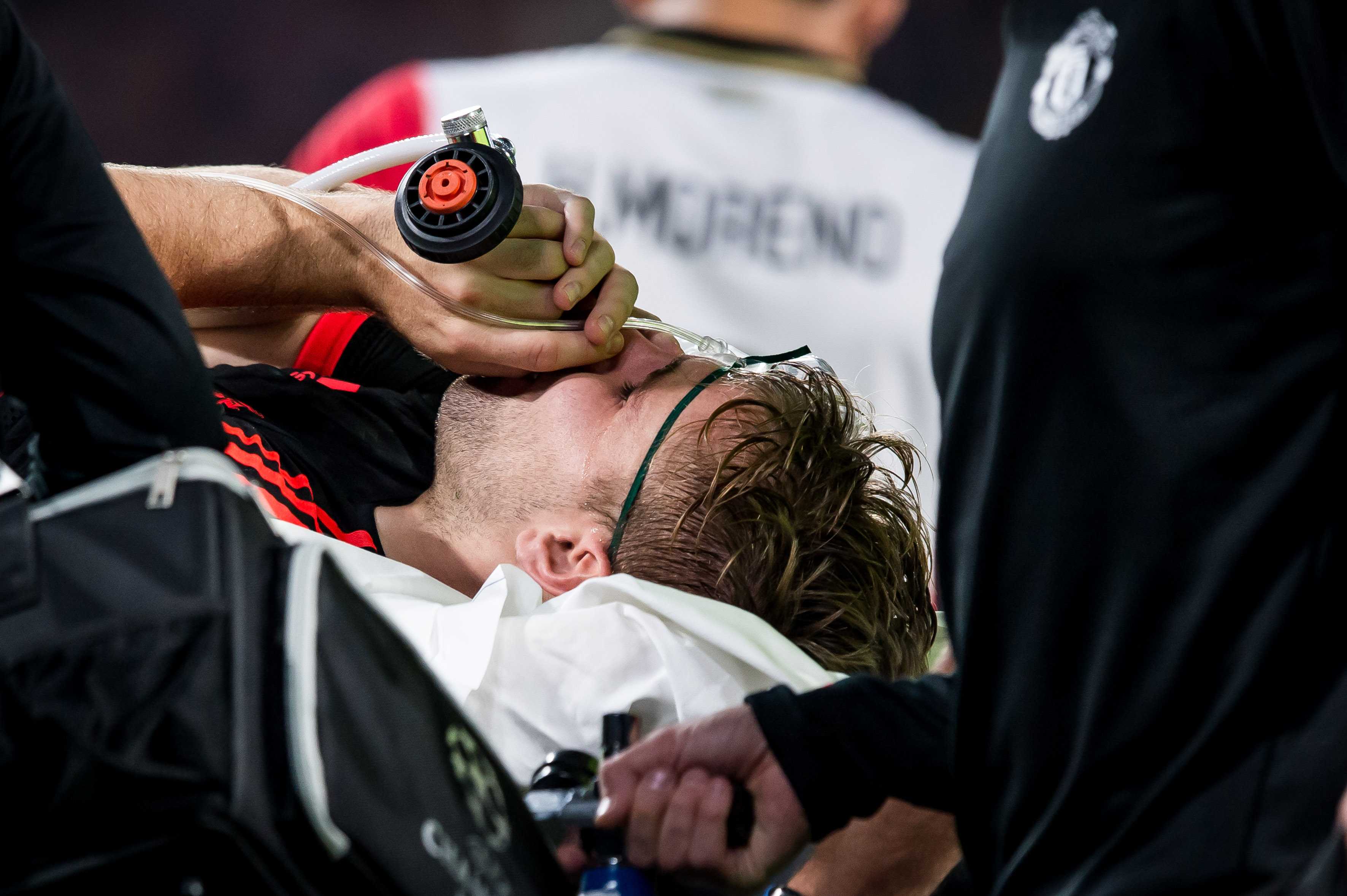 Englezul Luke Shaw a suferit o accidentare horror la meciul PSV - Manchester United / GALERIE FOTO