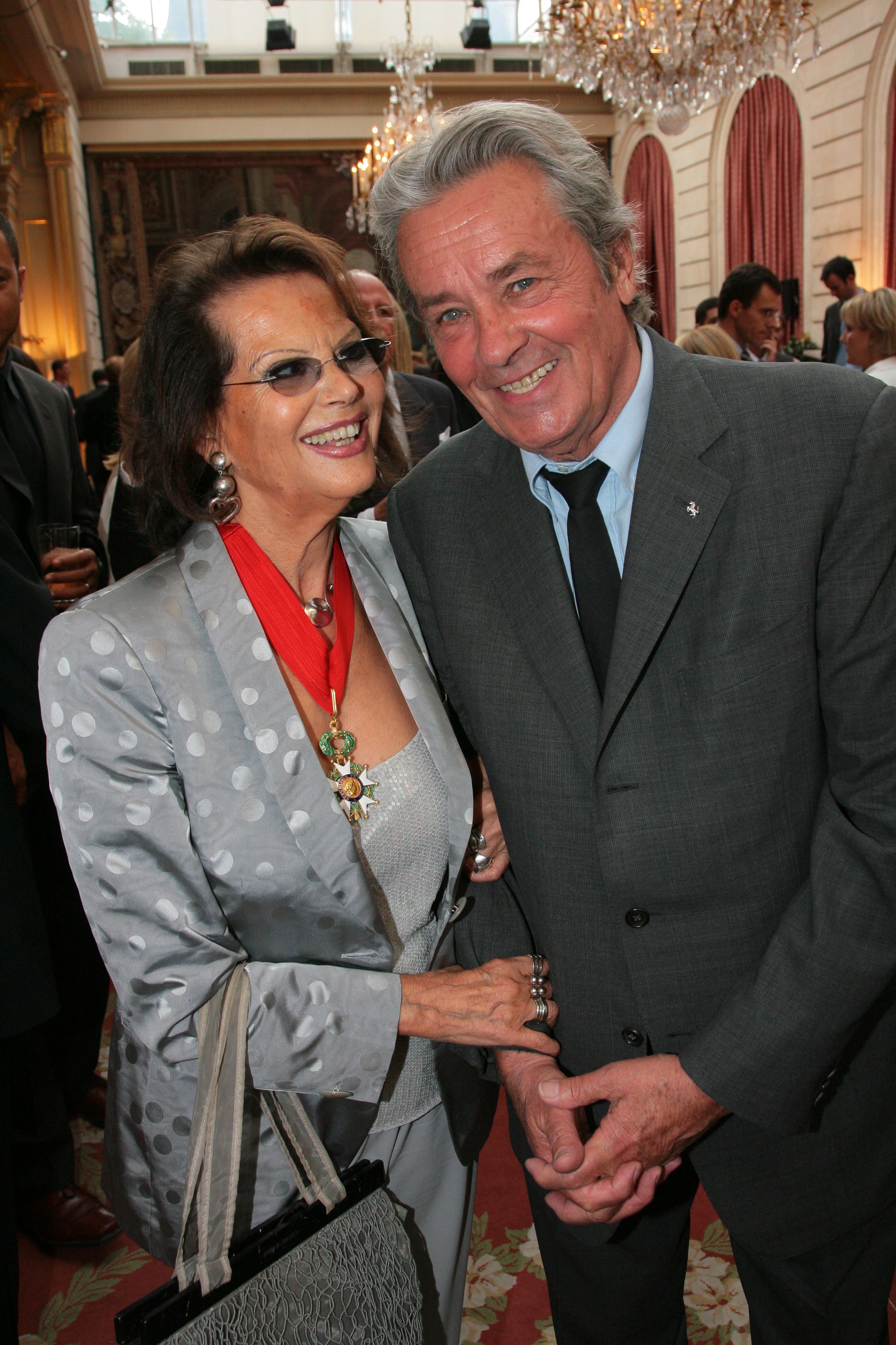 Când și unde va fi înmormântat Alain Delon. Actorul a cerut să fie lângă câinii săi