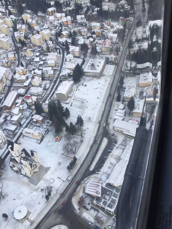 A început vacanța de 1 Decembrie! Turiștii se pot bucura de zăpadă la munte! Cozi la ieșirea din țară