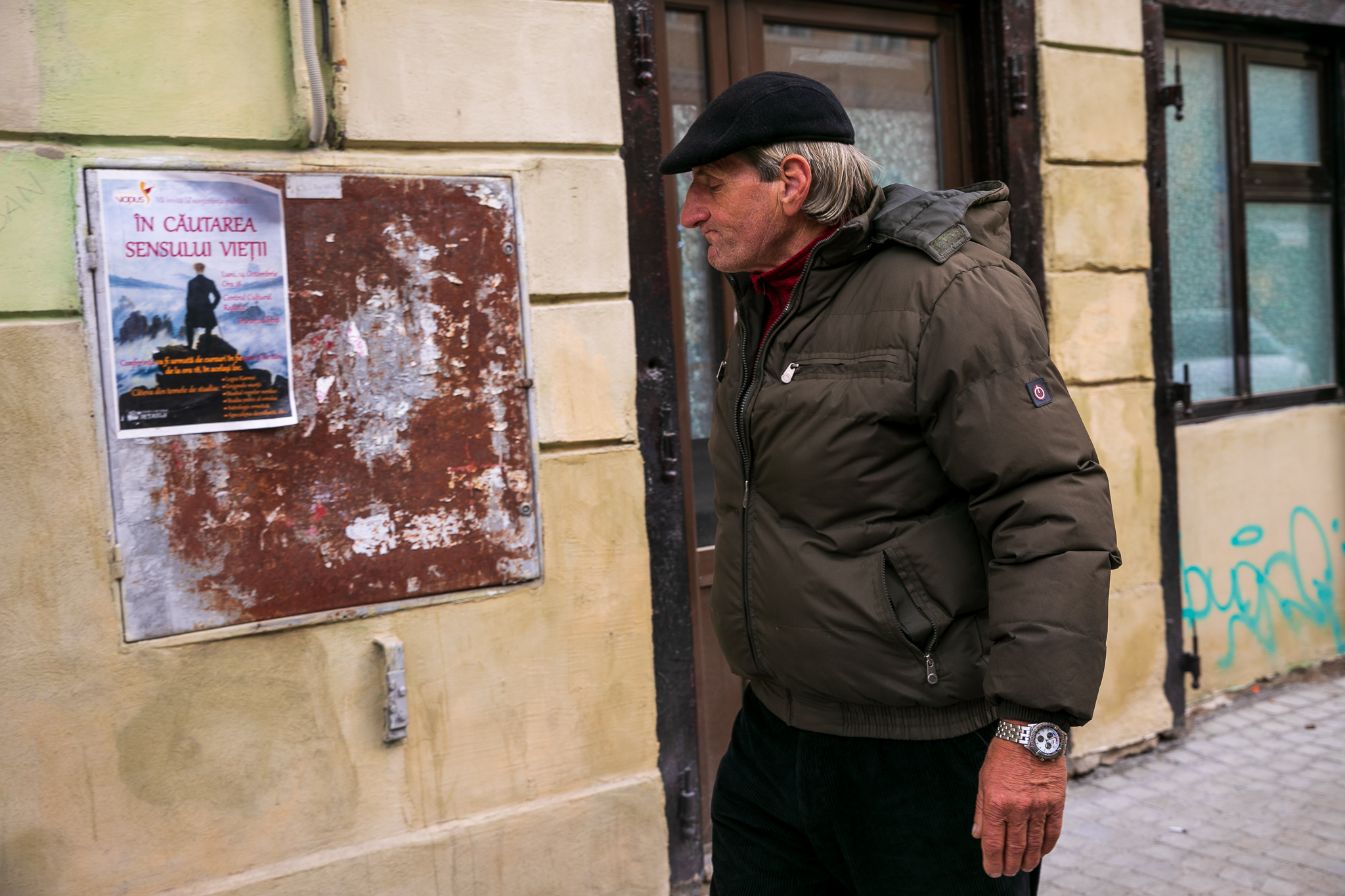 Povestea bărbatului care locuiește de 5 ani într-un cort, pe Dealul Melcilor din Brașov: “Crăciun, Revelion, Paști sunt șterse de la mine de pe hârtie”