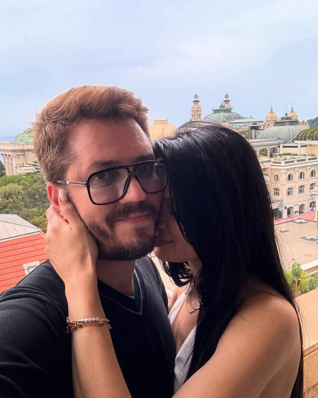 Irisha și Domenico Perri nu se mai ascund. Milionarul italian i-a făcut artistei o declarație de dragoste. „Mă pierd în fiecare moment”
