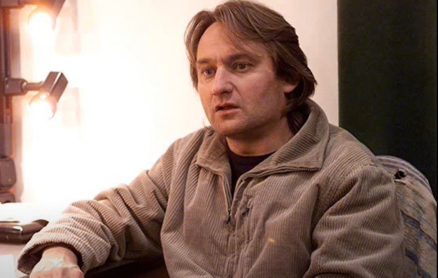 Szívbe markoló üzenetet küldött a fiatalon elhunyt Kaszás Attila születésnapján Rudolf Péter és a Vígszínház: „A társaságában egész egyszerűen jobb emberré váltam” – fotó