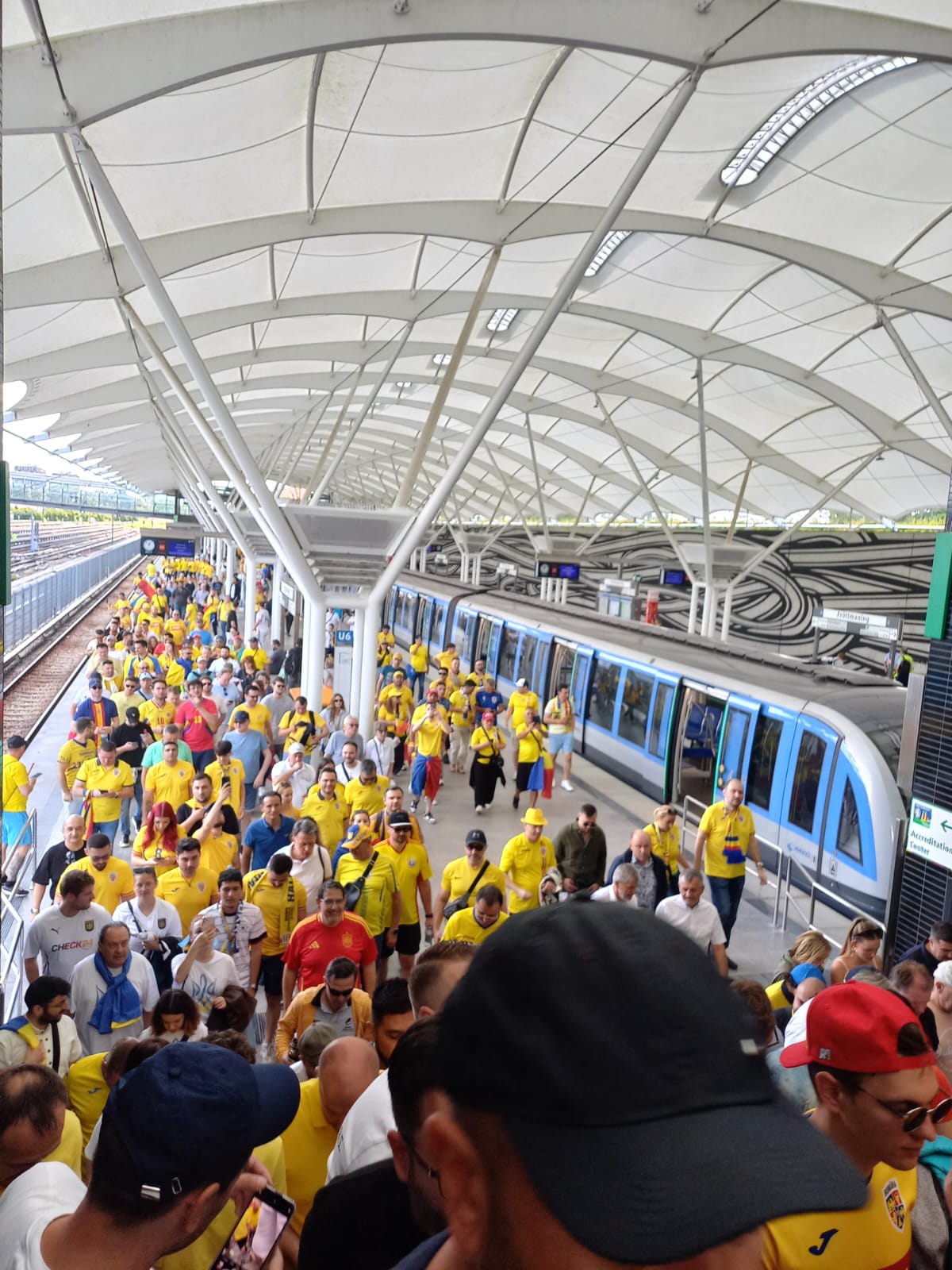 Suporterii români au ajuns la stadion: „Nebunie, frate!” | FOTO