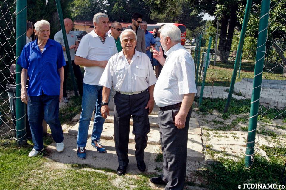Dinamoviștii au fost vizitați în cantonament de fostele glorii / GALERIE FOTO