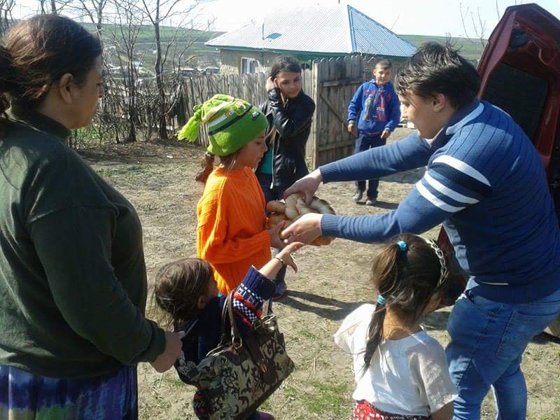 DE PAȘTI, fii înger păzitor pentru un copil necăjit! Proiectul unui preot din Iași care vrea să ajute 380 de suflete