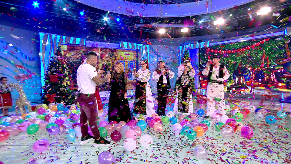 Steliana Sima, Emilia Ghinescu, Elena Merișoreanu, Nicoleta Voica petrec în ultima zi a anului, la "Acces Direct" | FOTO