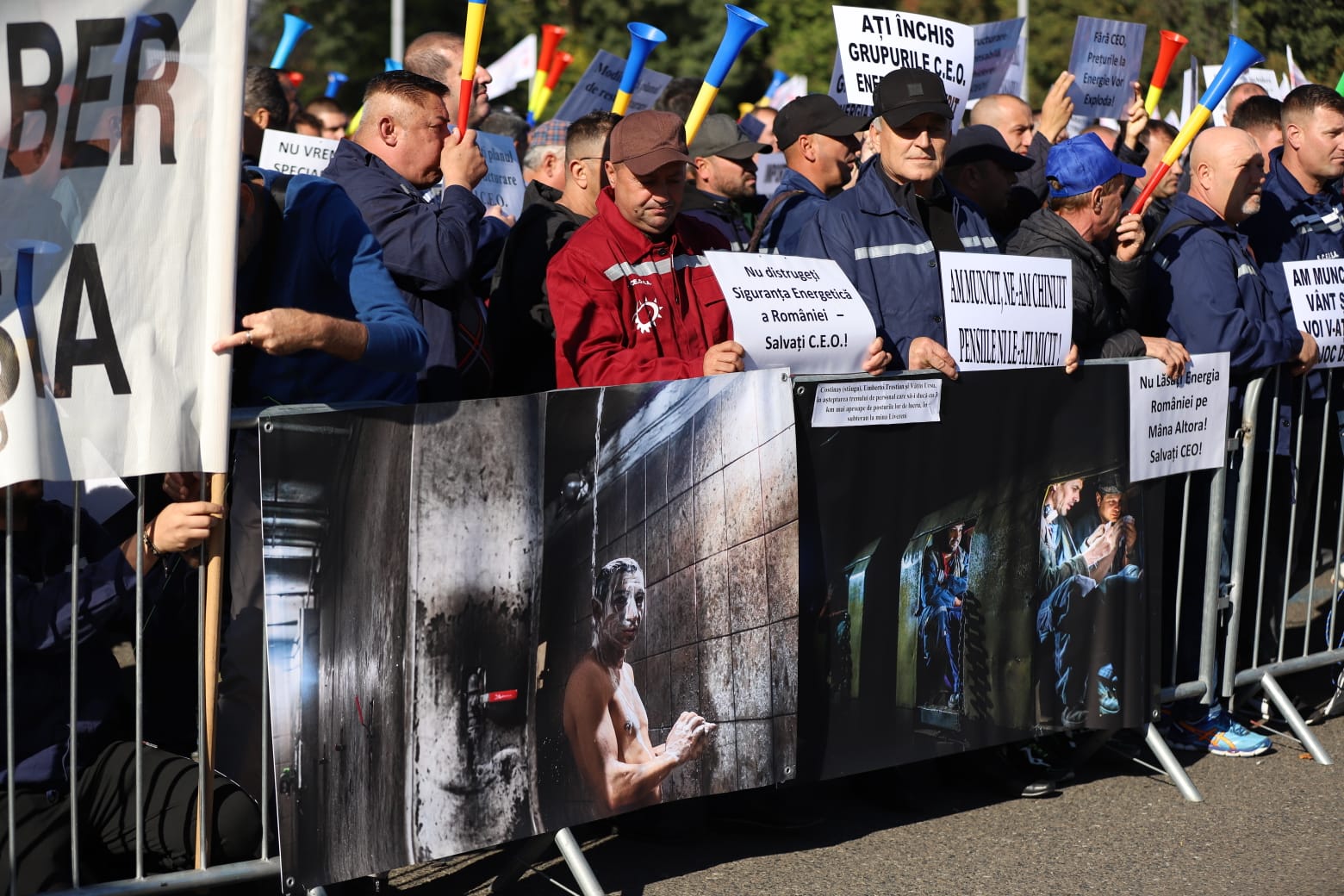 Minerii protestează în Piața Victoriei după modificările din noua lege a pensiilor