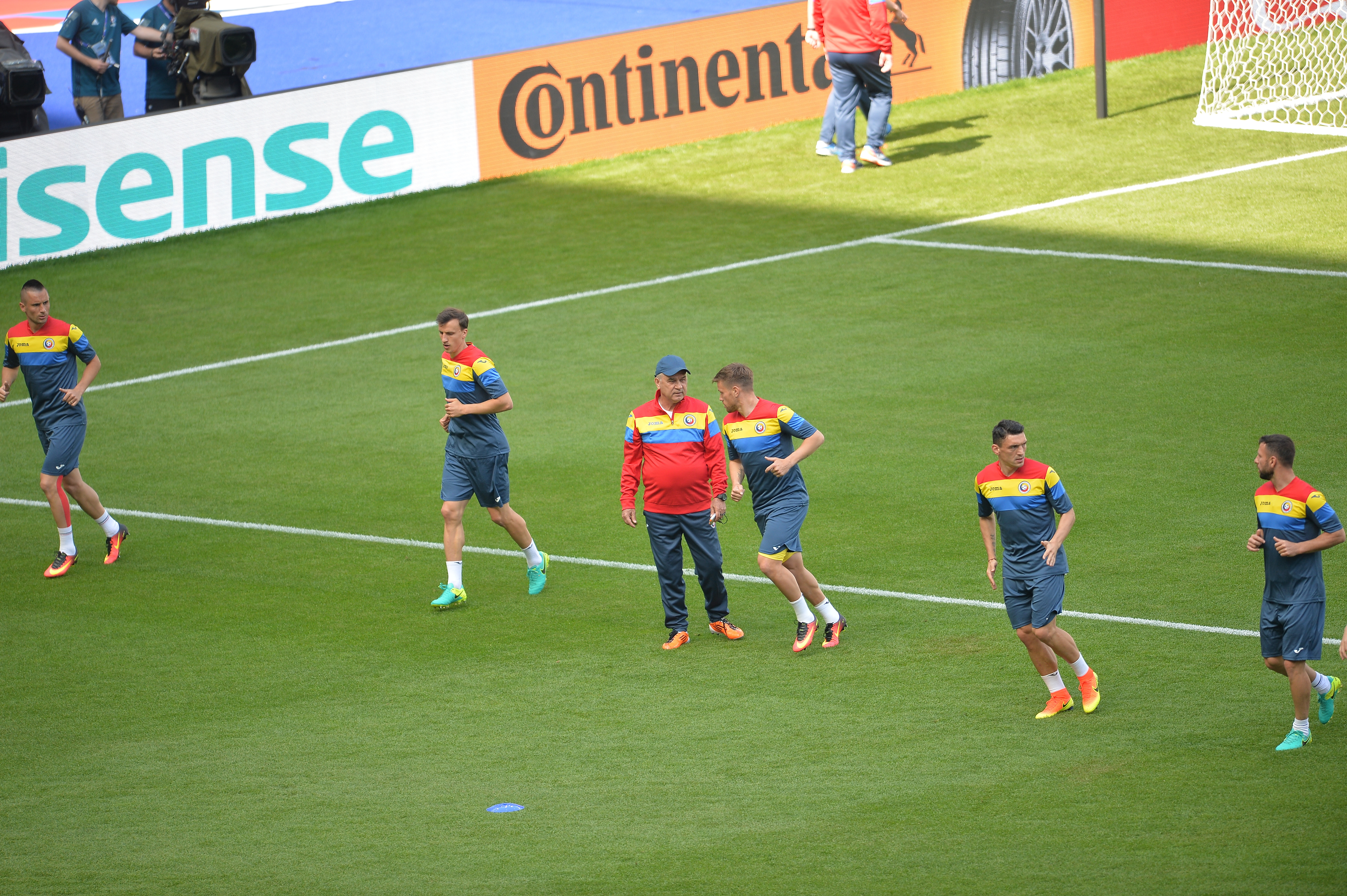 Euro 2016. Tricolorii au efectuat antrenamentul oficial pe Stade de France, ultimul înaintea meciului cu ”Les Bleus” (vineri, ora 22:00). Zâmbete și uimire / GALERIE FOTO și VIDEO