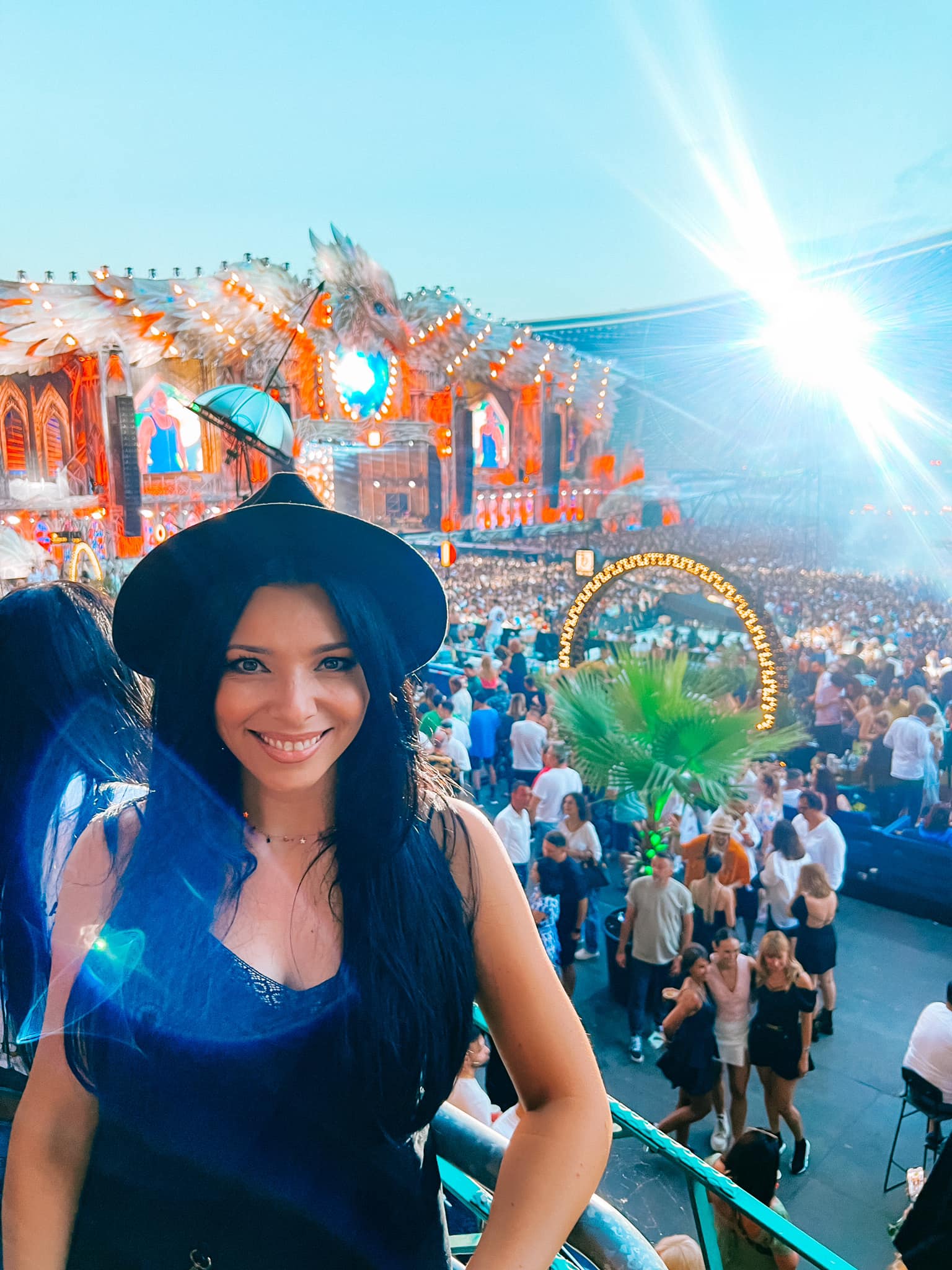 Cum au apărut vedetele Pro TV la Untold 2023. Andreea Esca, din nou în postura de DJ alături de Otravă
