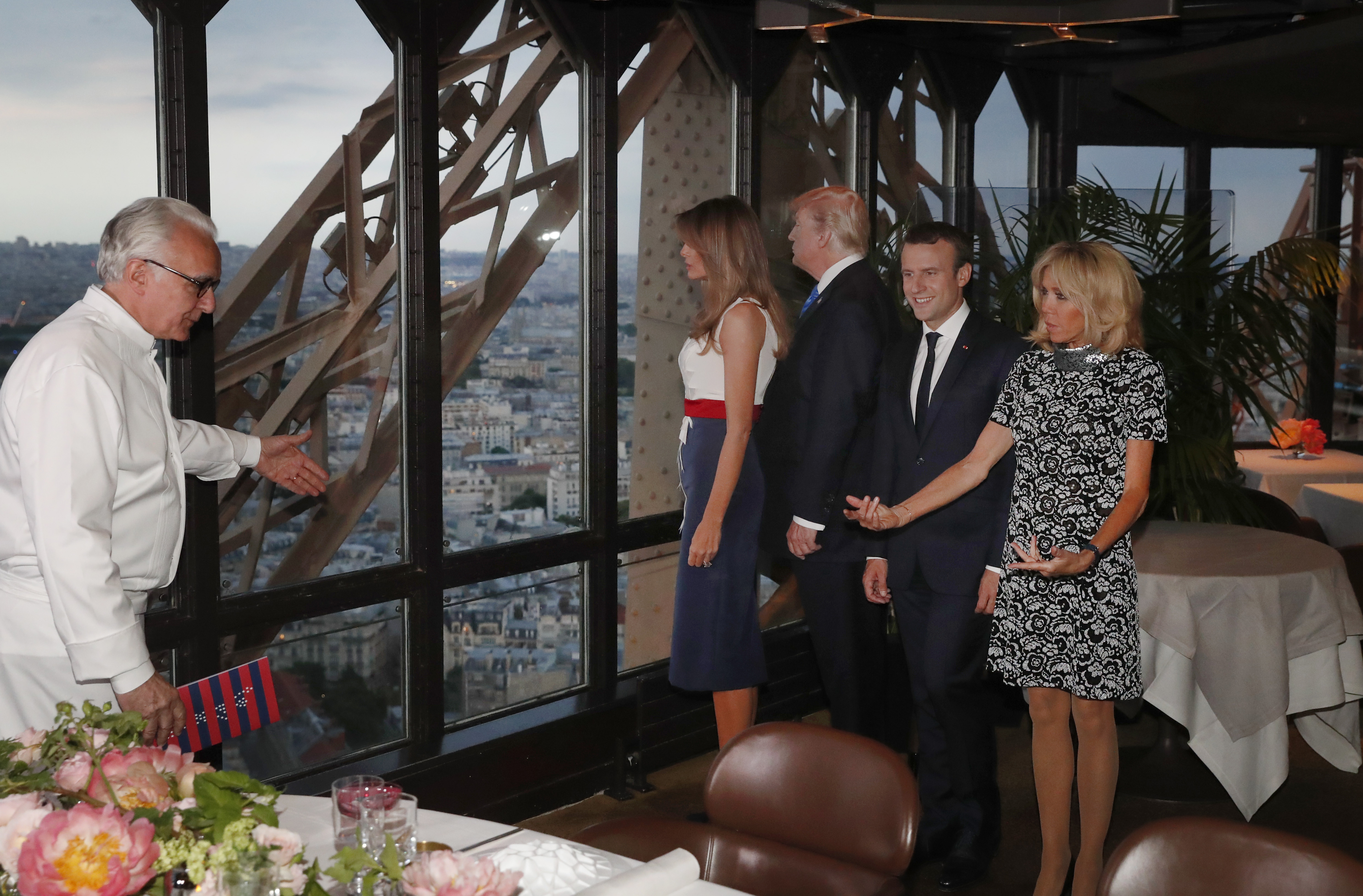 FOTO | Cuplurile Macron și Trump au luat cina la înălțime, într-un restaurant aflat la etajul doi al Turnului Eiffel